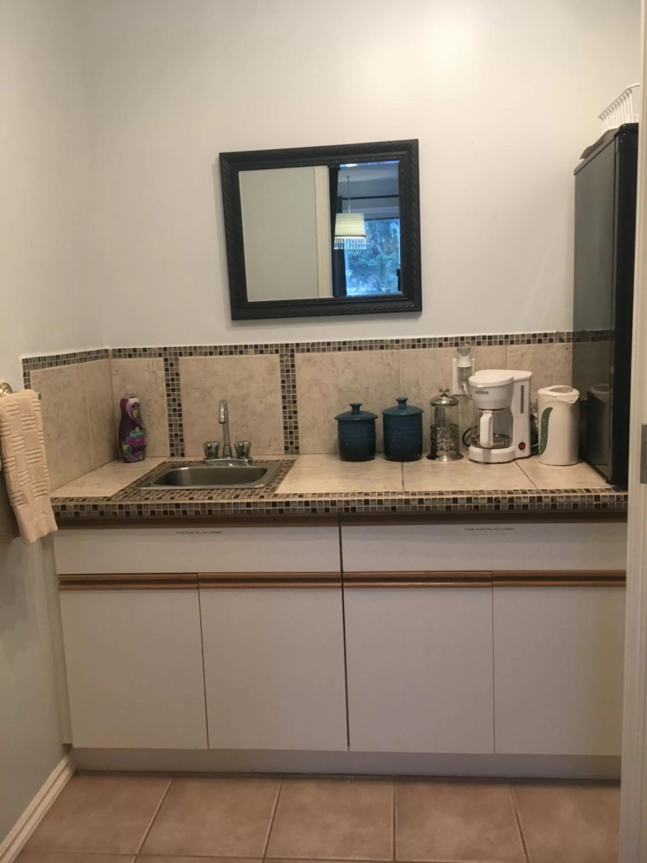 Kitchen or kitchenette, Bathroom in Long Lake Waterfront Bed and Breakfast