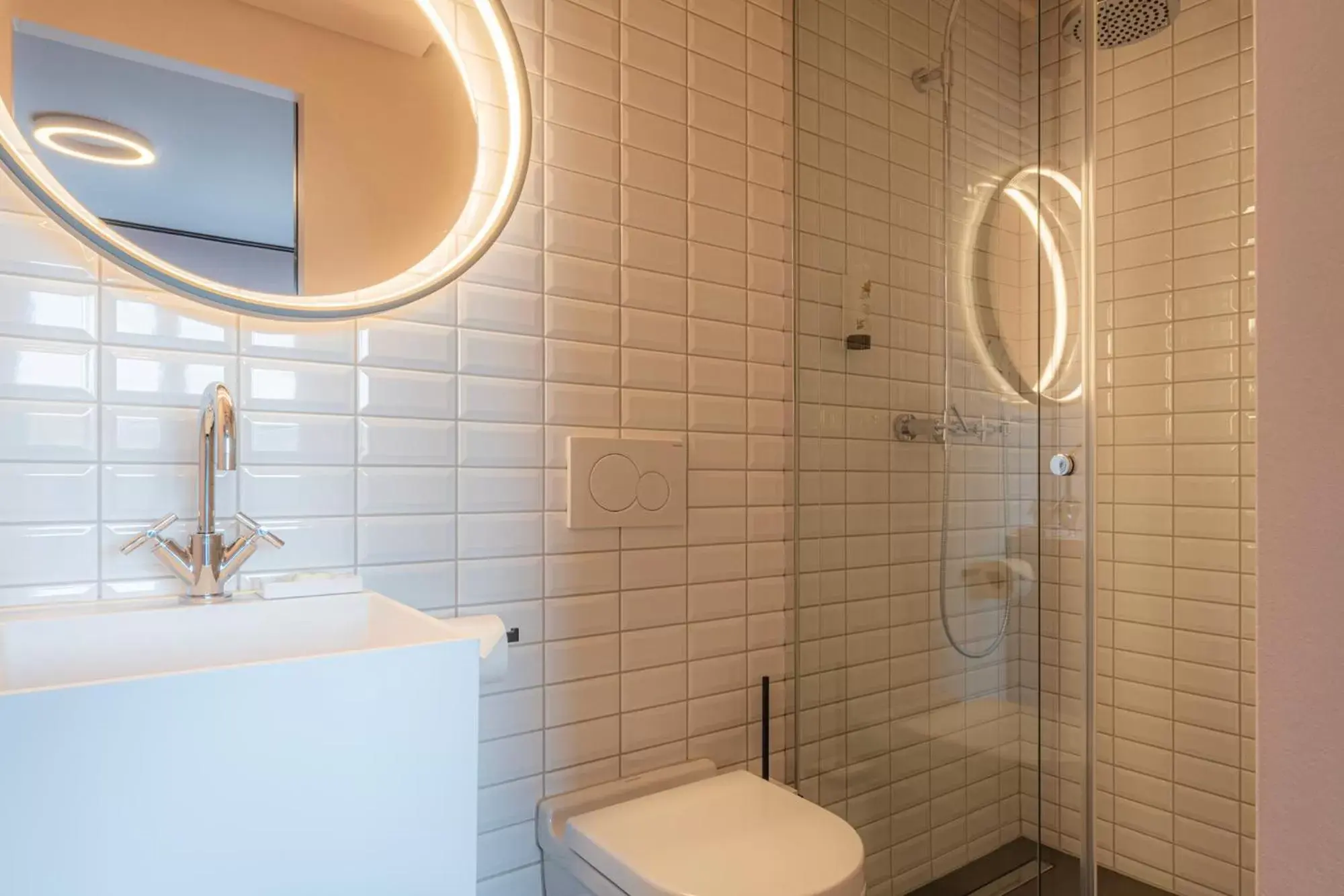 Shower, Bathroom in BLOOM Boutique Hotel & Lounge Basel