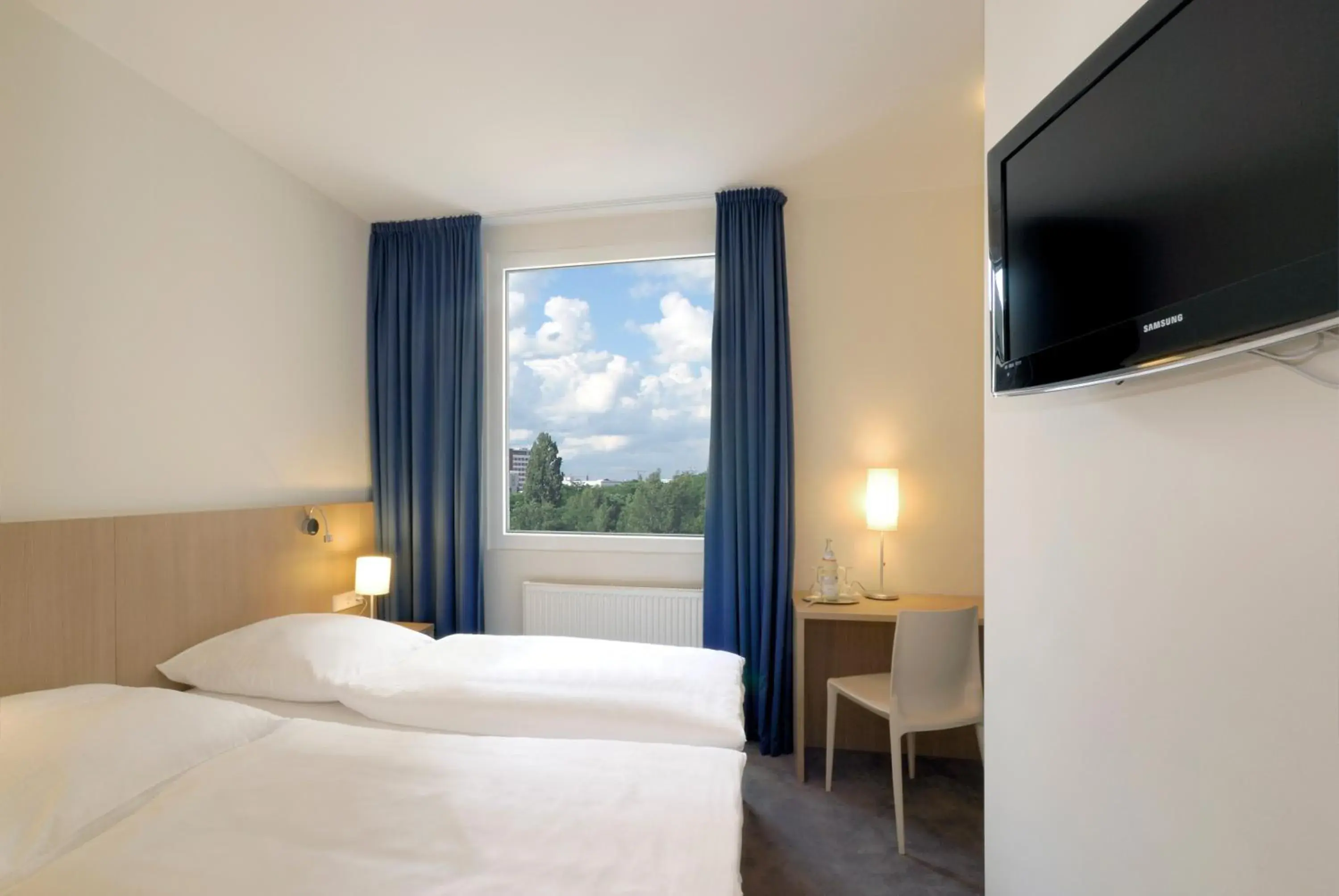 Bed in Hotel Berlin Mitte by Campanile Bed in Hotel Berlin Mitte by Campanile