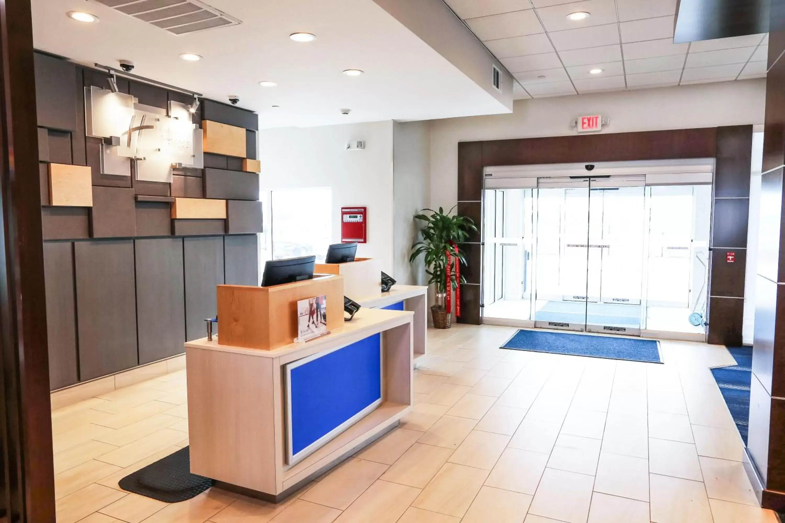 Property building in Holiday Inn Express & Suites - Houston IAH - Beltway 8, an IHG Hotel