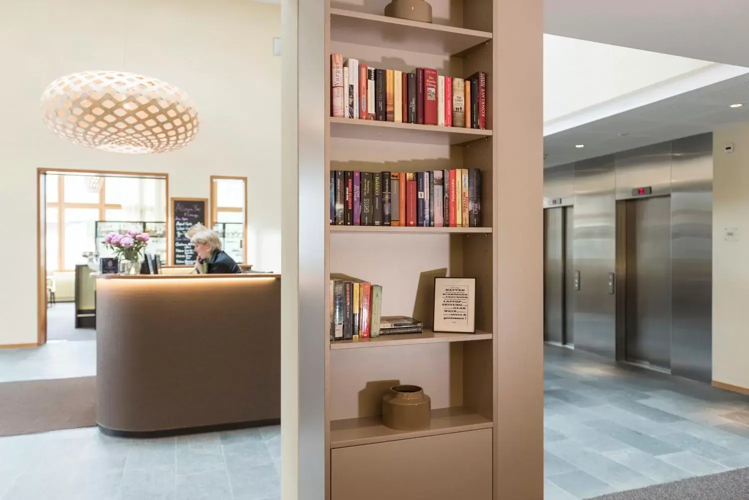 Lobby or reception, Library in Hotel Allegra