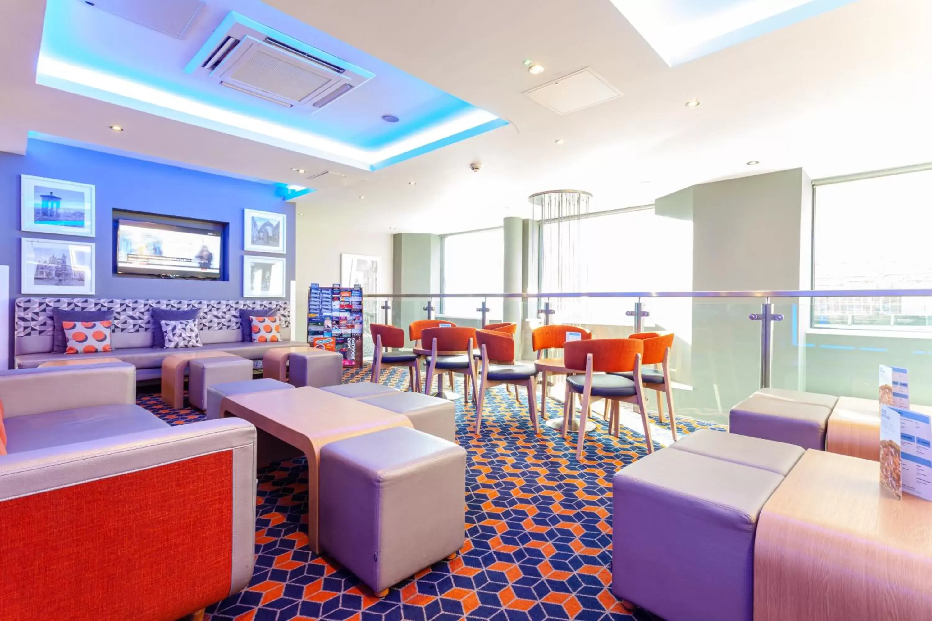 Other, Lounge/Bar in Holiday Inn Express Edinburgh – Royal Mile, an IHG Hotel