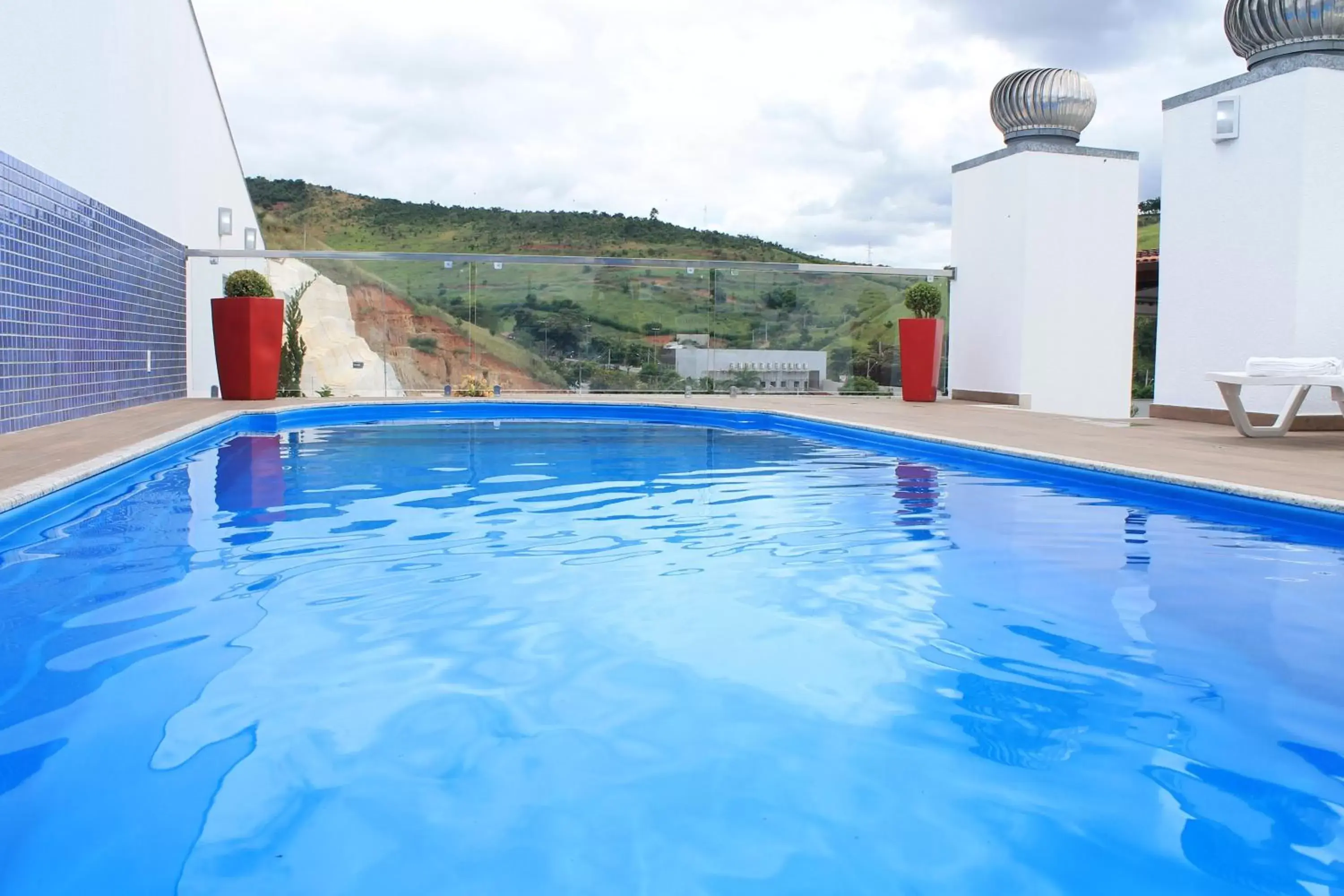 Balcony/Terrace, Swimming Pool in Hotel Capital Das Pedras