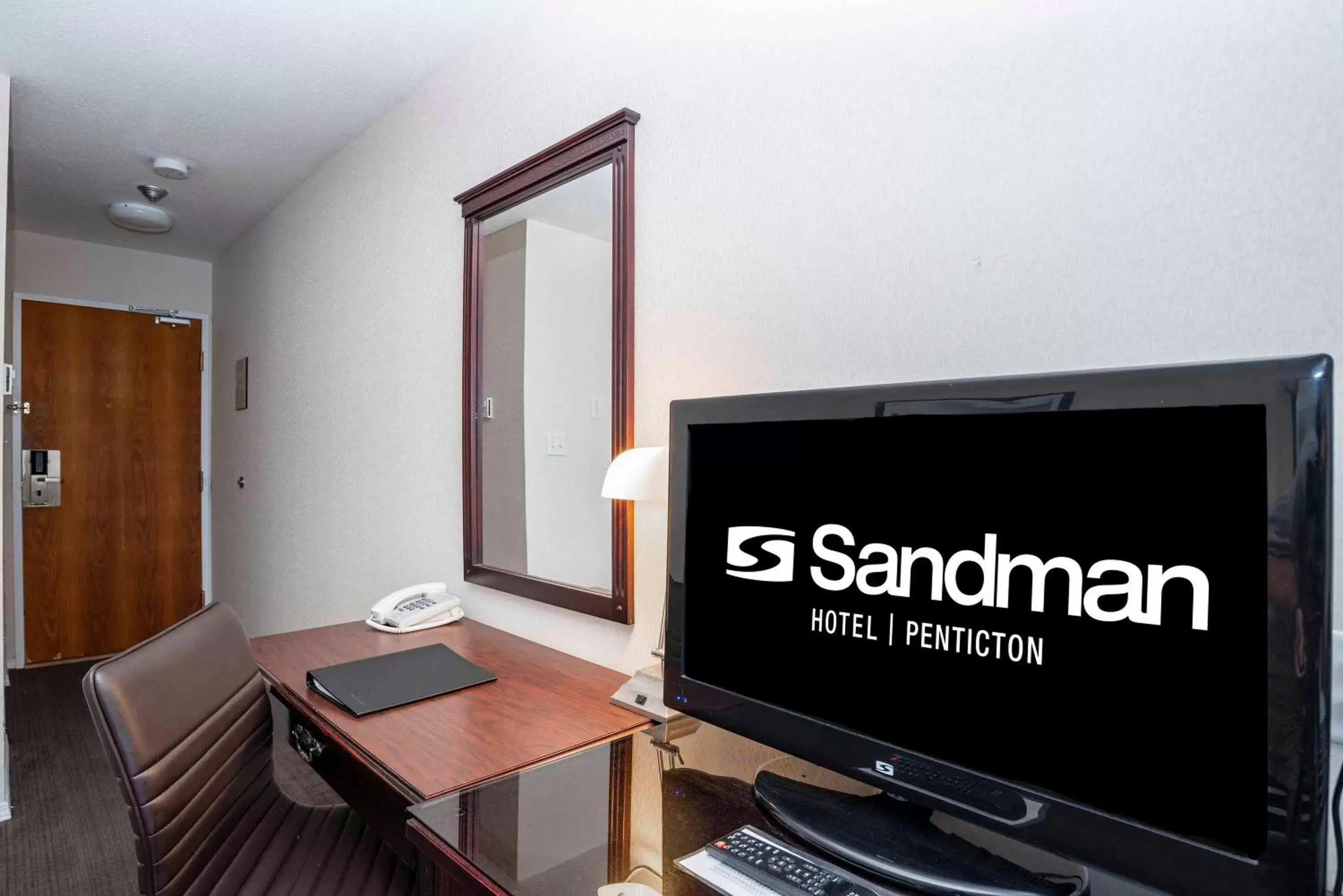 Photo of the whole room, TV/Entertainment Center in Sandman Hotel Penticton