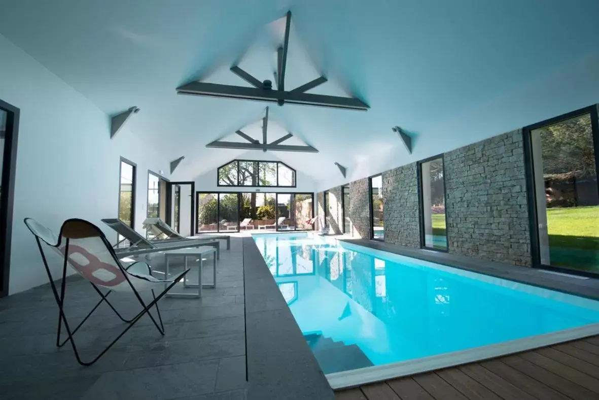 Swimming Pool in Manoir des Eperviers