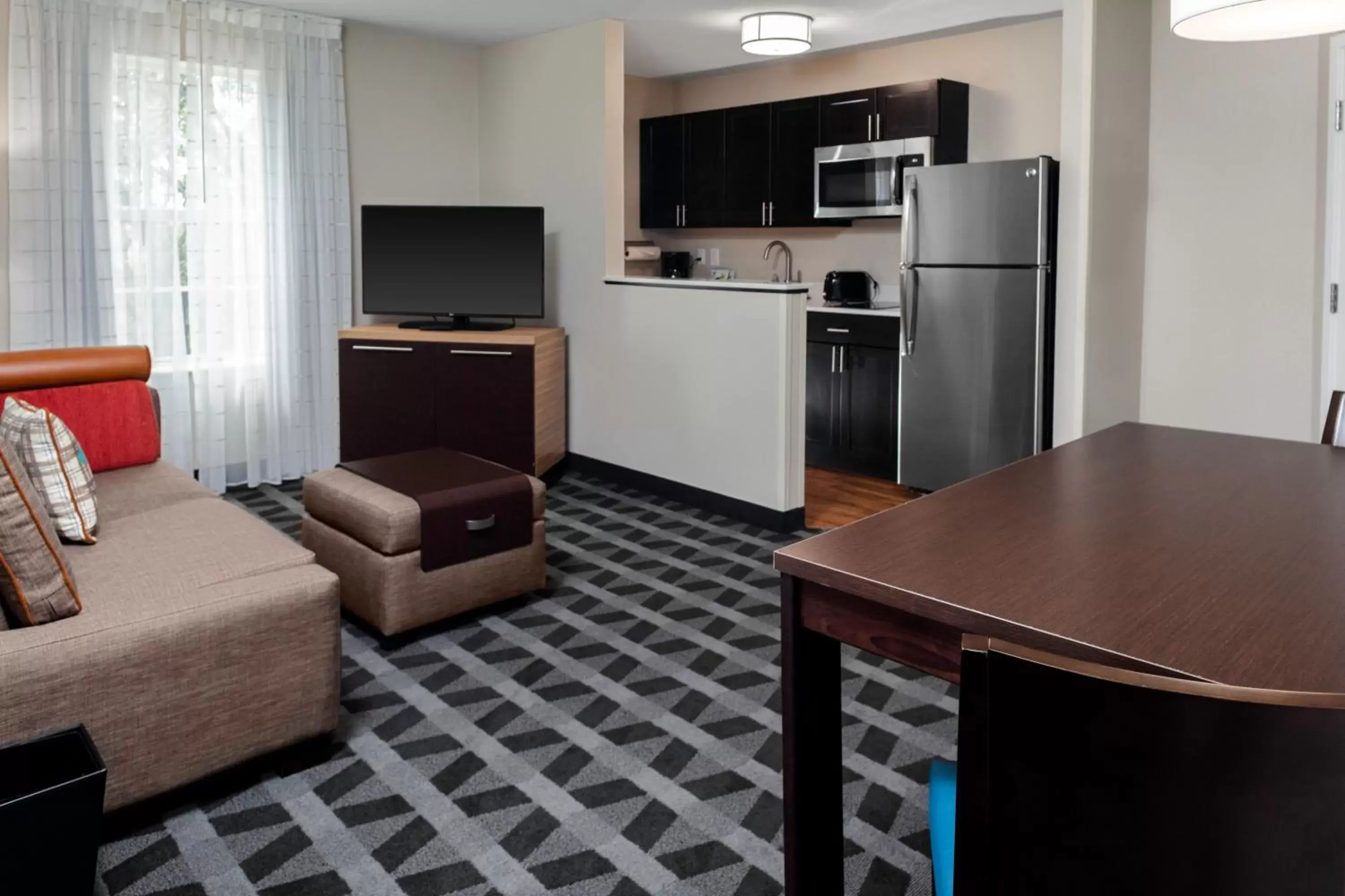 Living room, Kitchen/Kitchenette in TownePlace Suites by Marriott Dallas Plano/Legacy