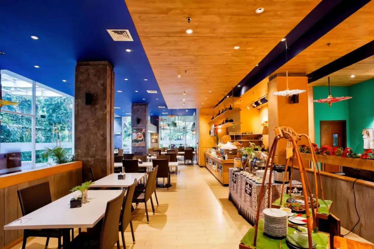 Restaurant/places to eat in Deka Hotel Surabaya HR Muhammad