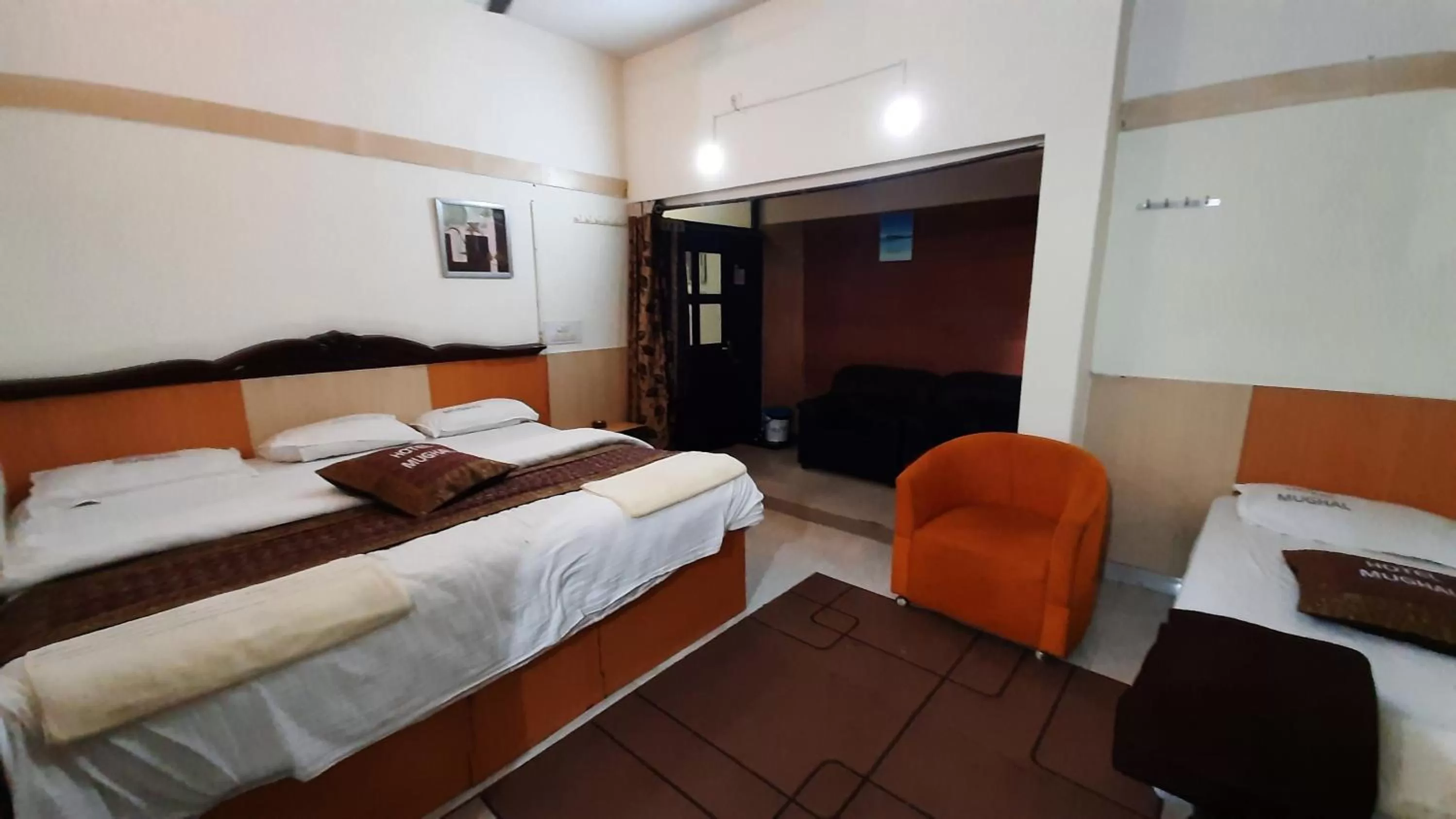 bunk bed, Bed in Royal Mughal