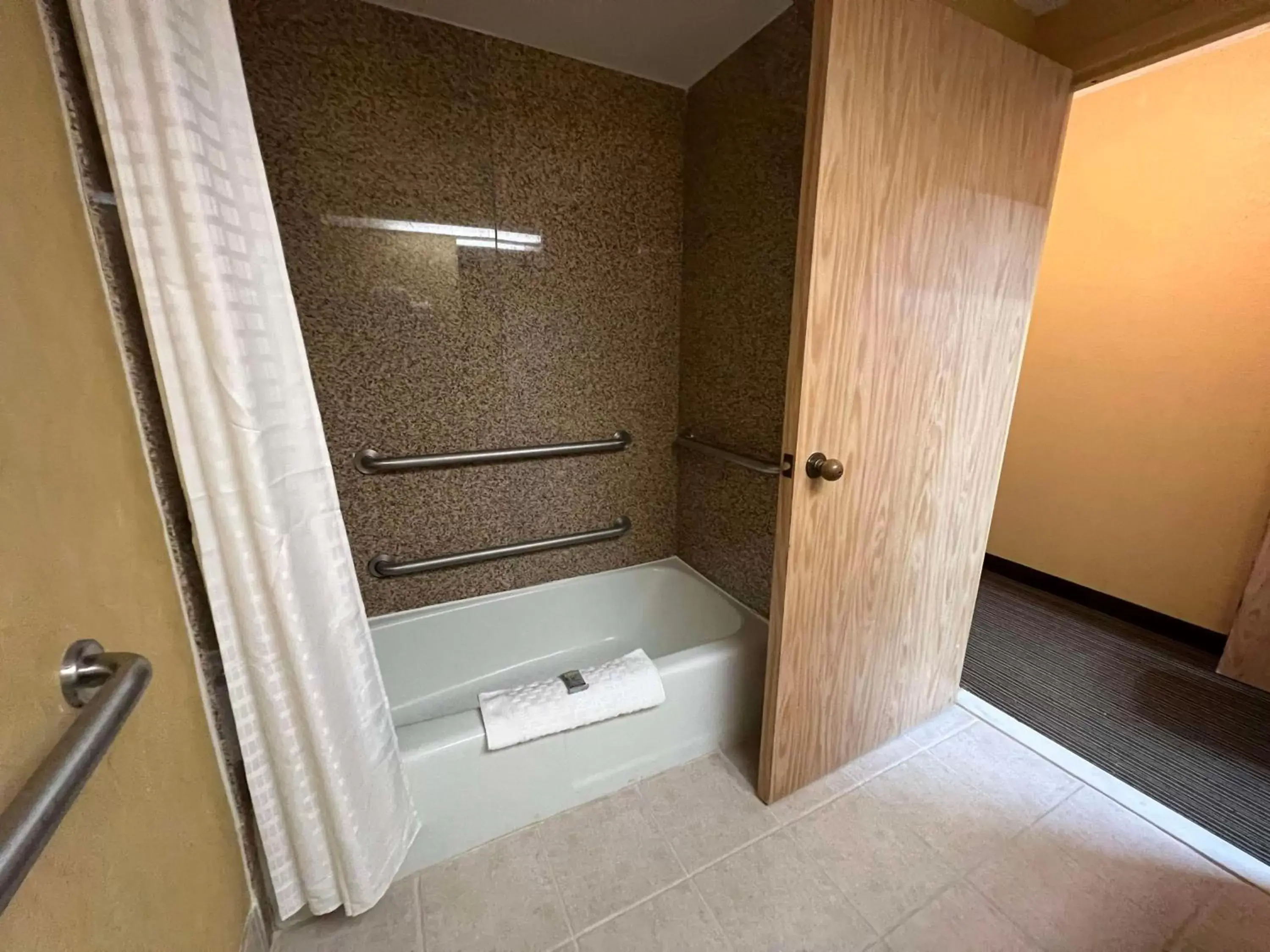 Bathroom in SureStay Plus Hotel by Best Western Hopkinsville