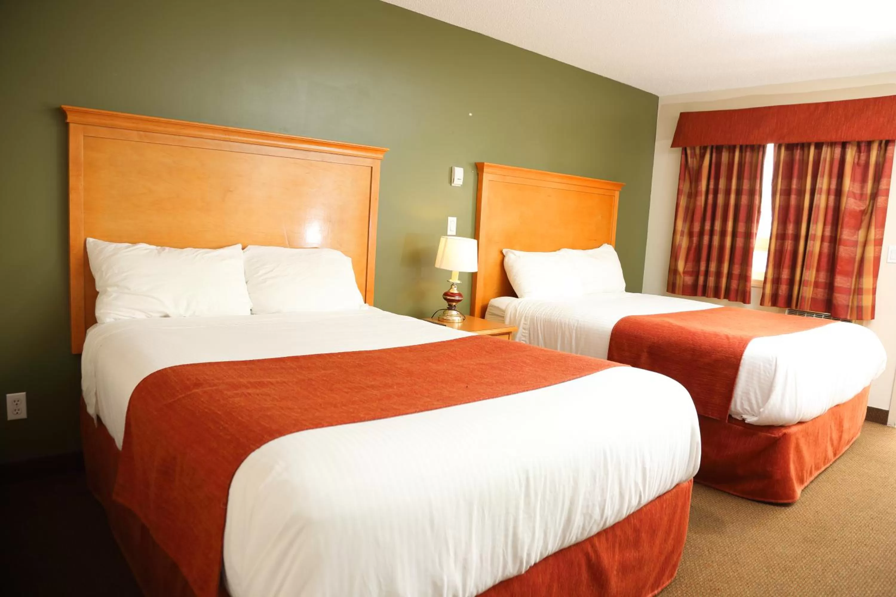 Bed in Chateau Motel