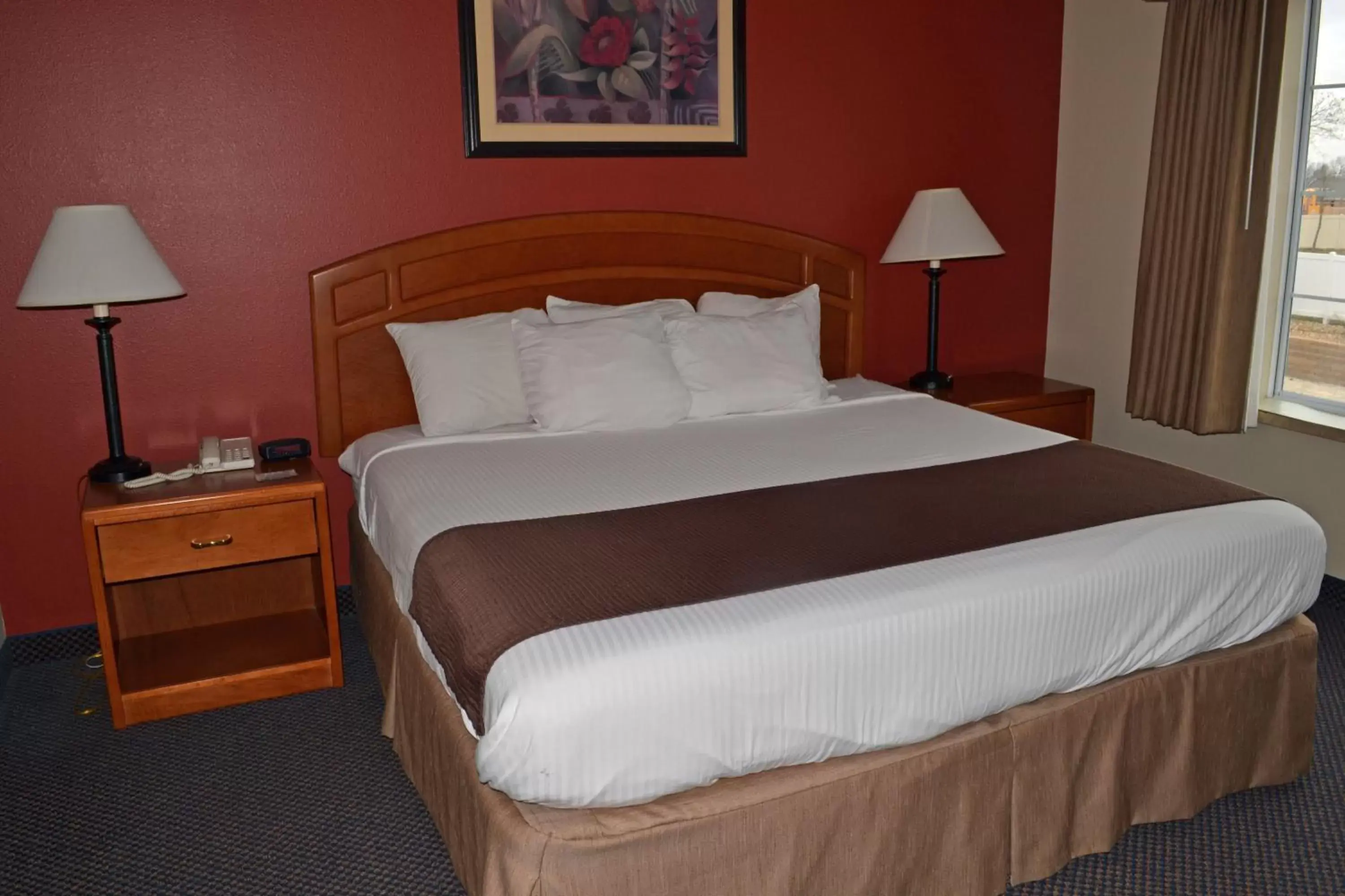 Bedroom, Bed in Paola Inn and Suites