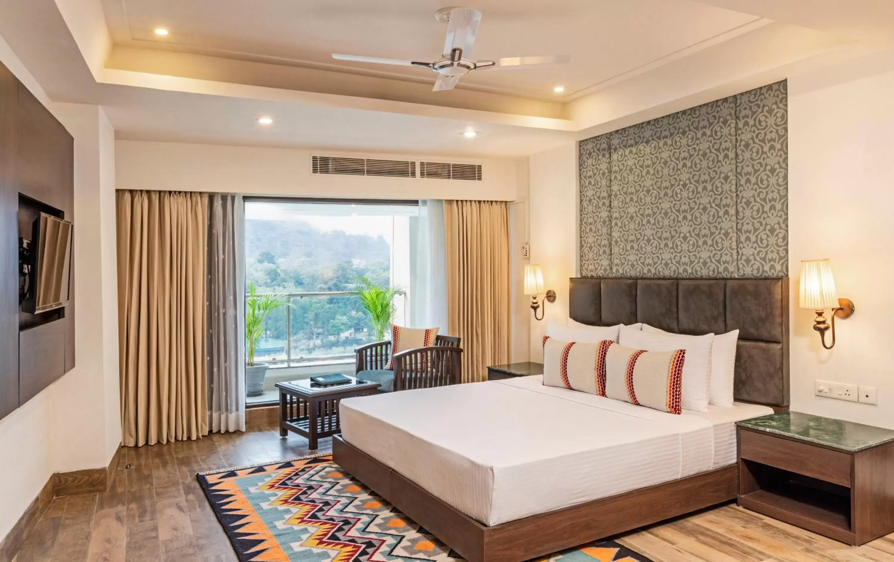 Bedroom, Bed in Lemon Tree Premier, Rishikesh Bedroom, Bed in Lemon Tree Premier, Rishikesh