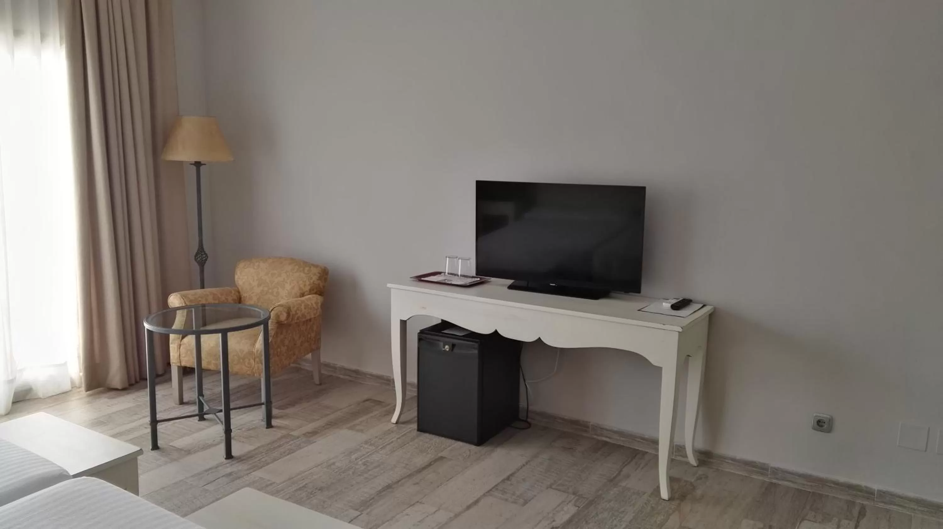 Photo of the whole room, TV/Entertainment Center in Alhaurin Golf Hotel