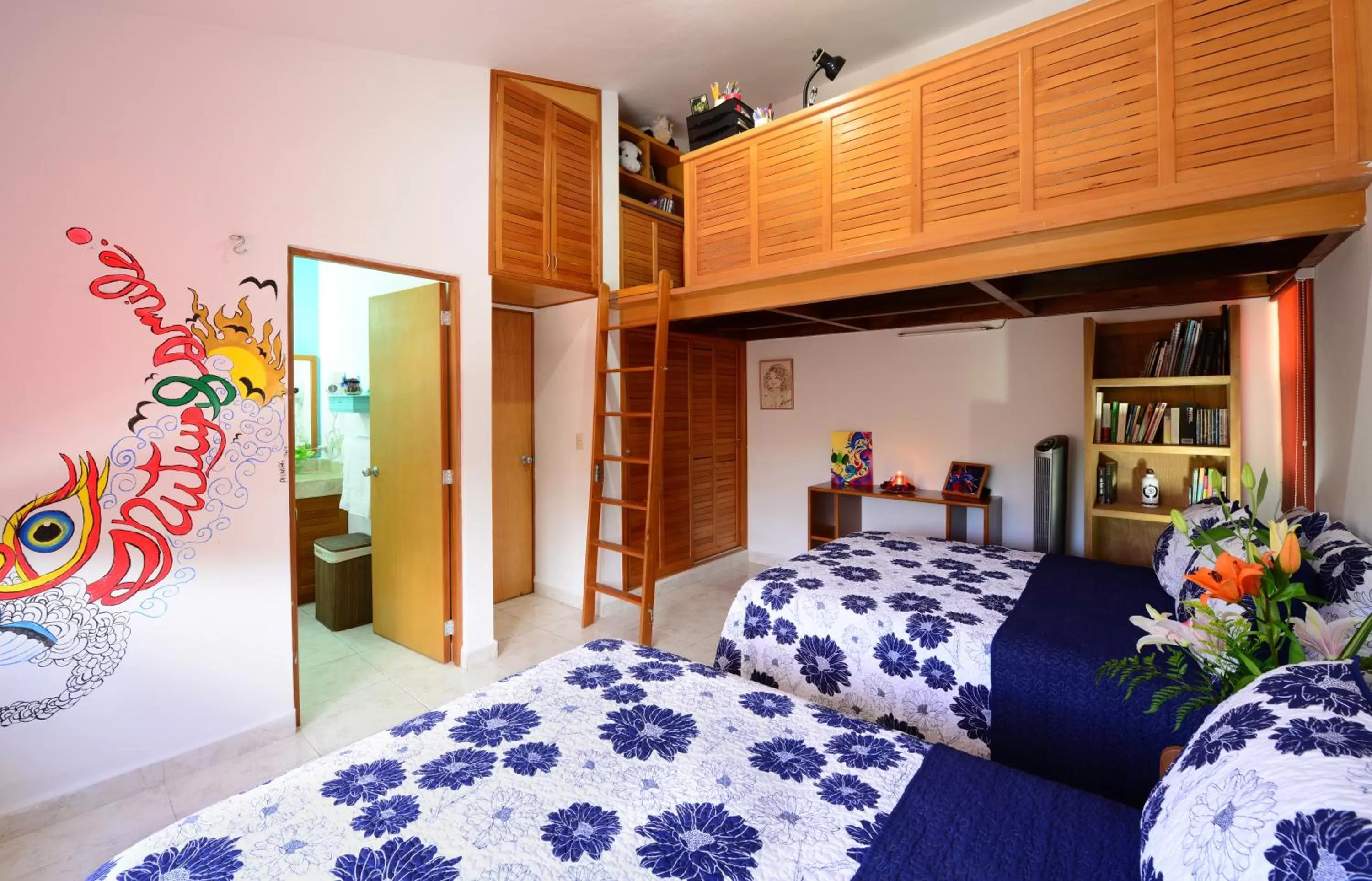 Photo of the whole room, Bed in B&B Mom's House