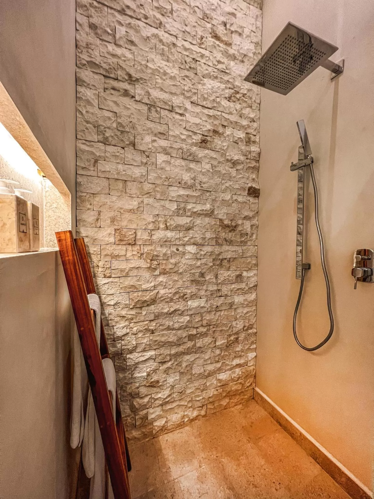 Shower in Olbil Hotel Boutique