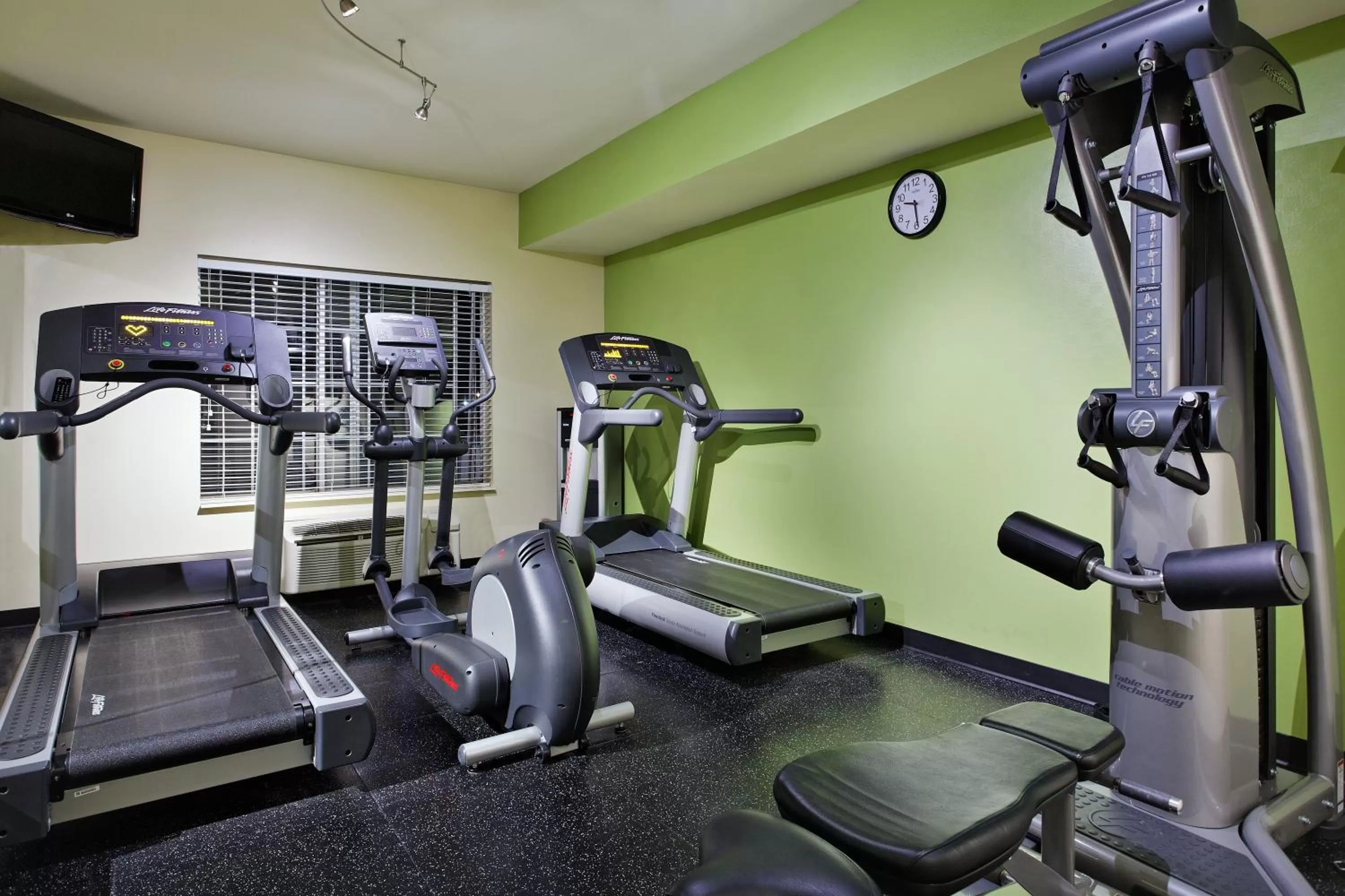 Fitness centre/facilities in Country Inn & Suites by Radisson, Omaha Airport, IA