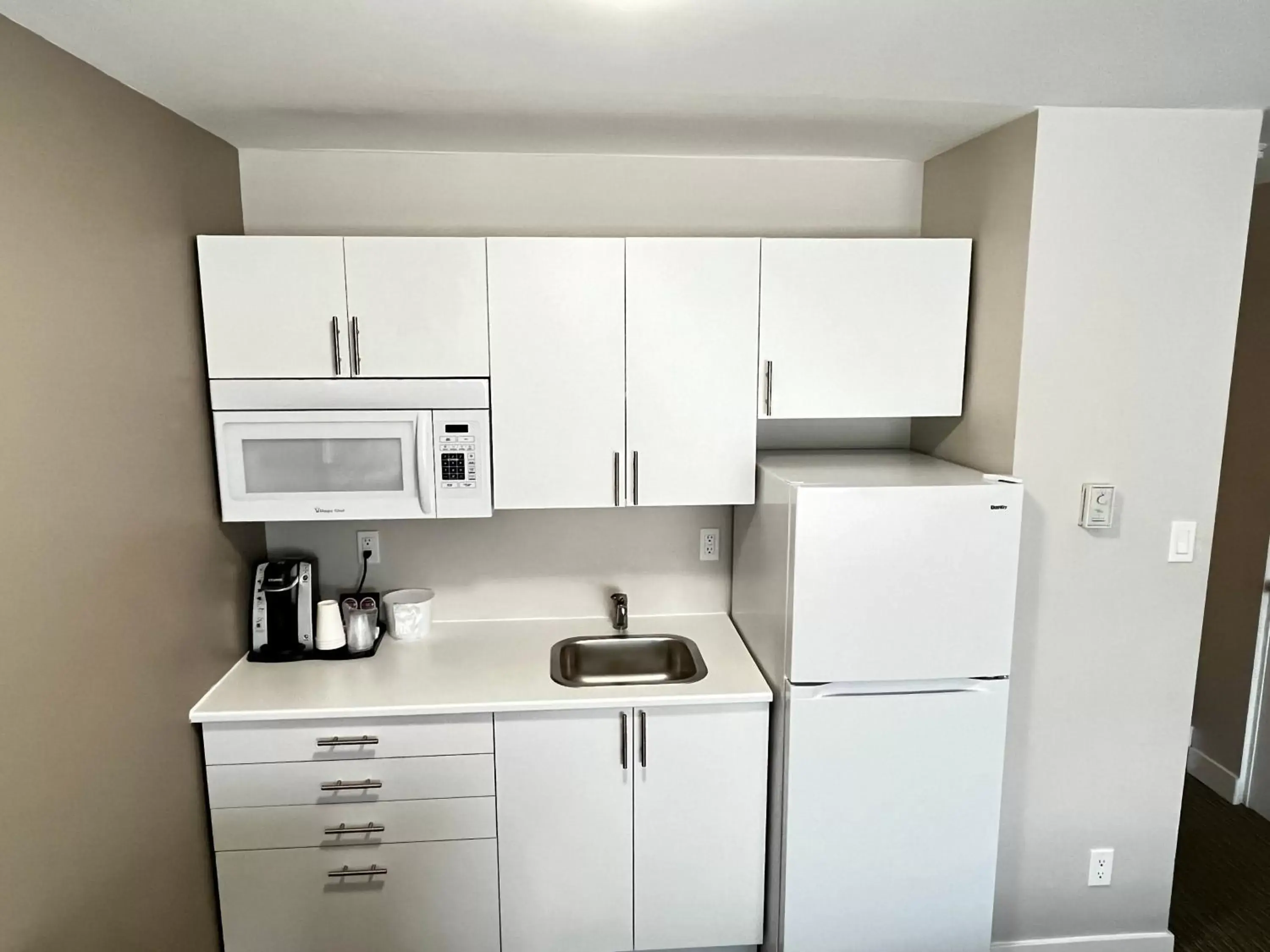 Kitchen or kitchenette, Kitchen/Kitchenette in Anavada Inn & Suites - Prince George