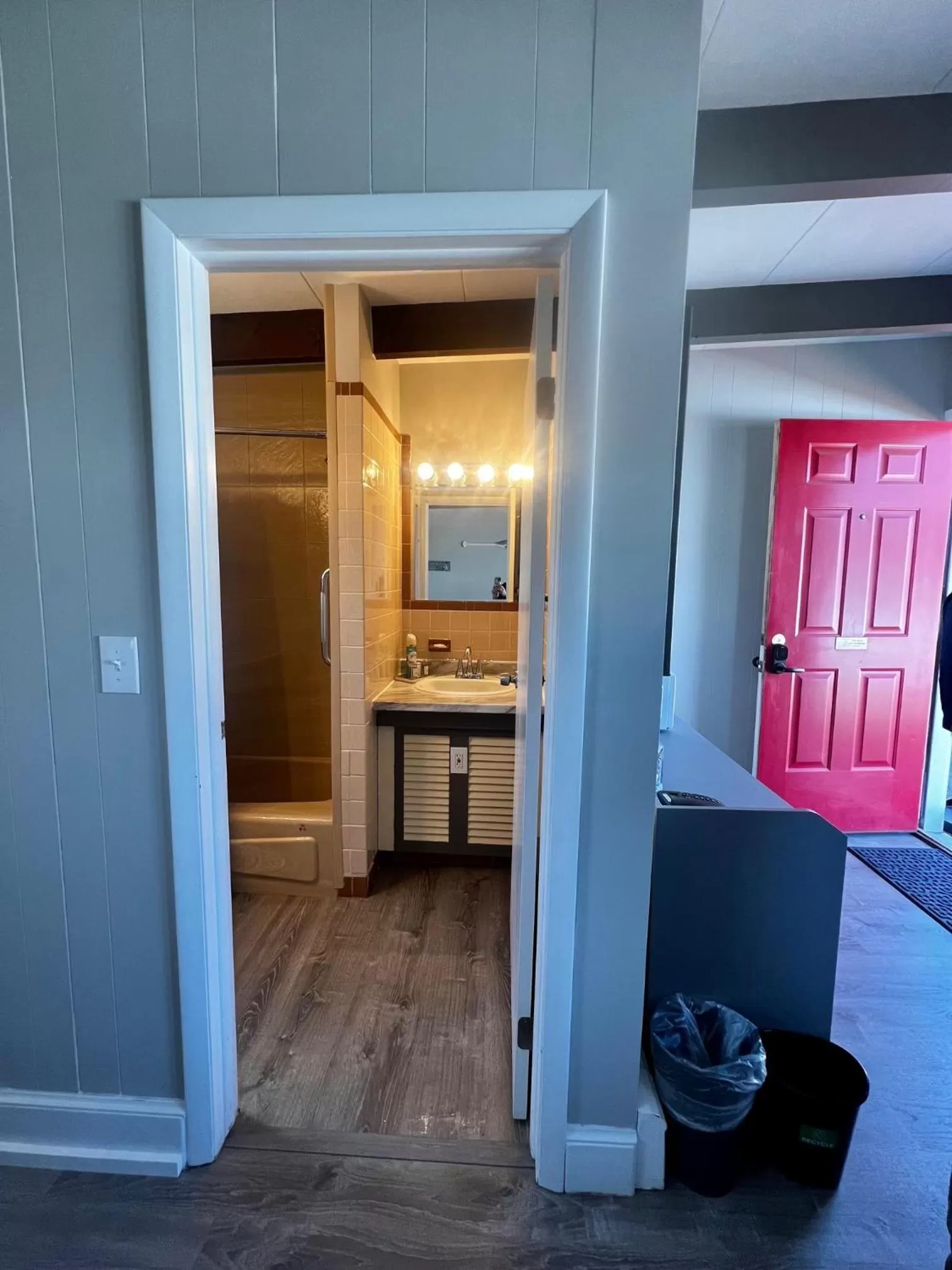 Claddagh Motel & Suites