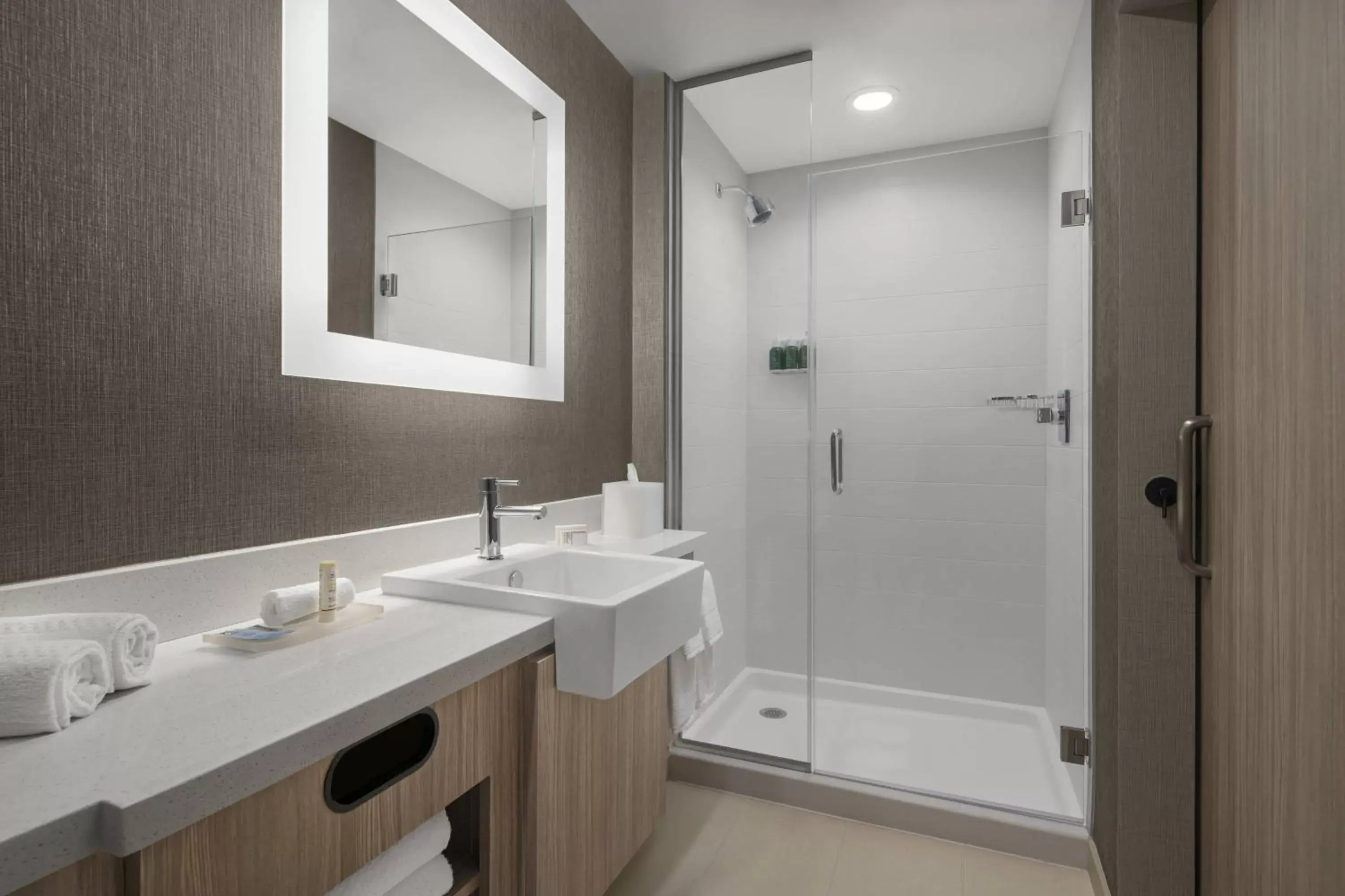Bathroom in SpringHill Suites by Marriott Tuckahoe Westchester County