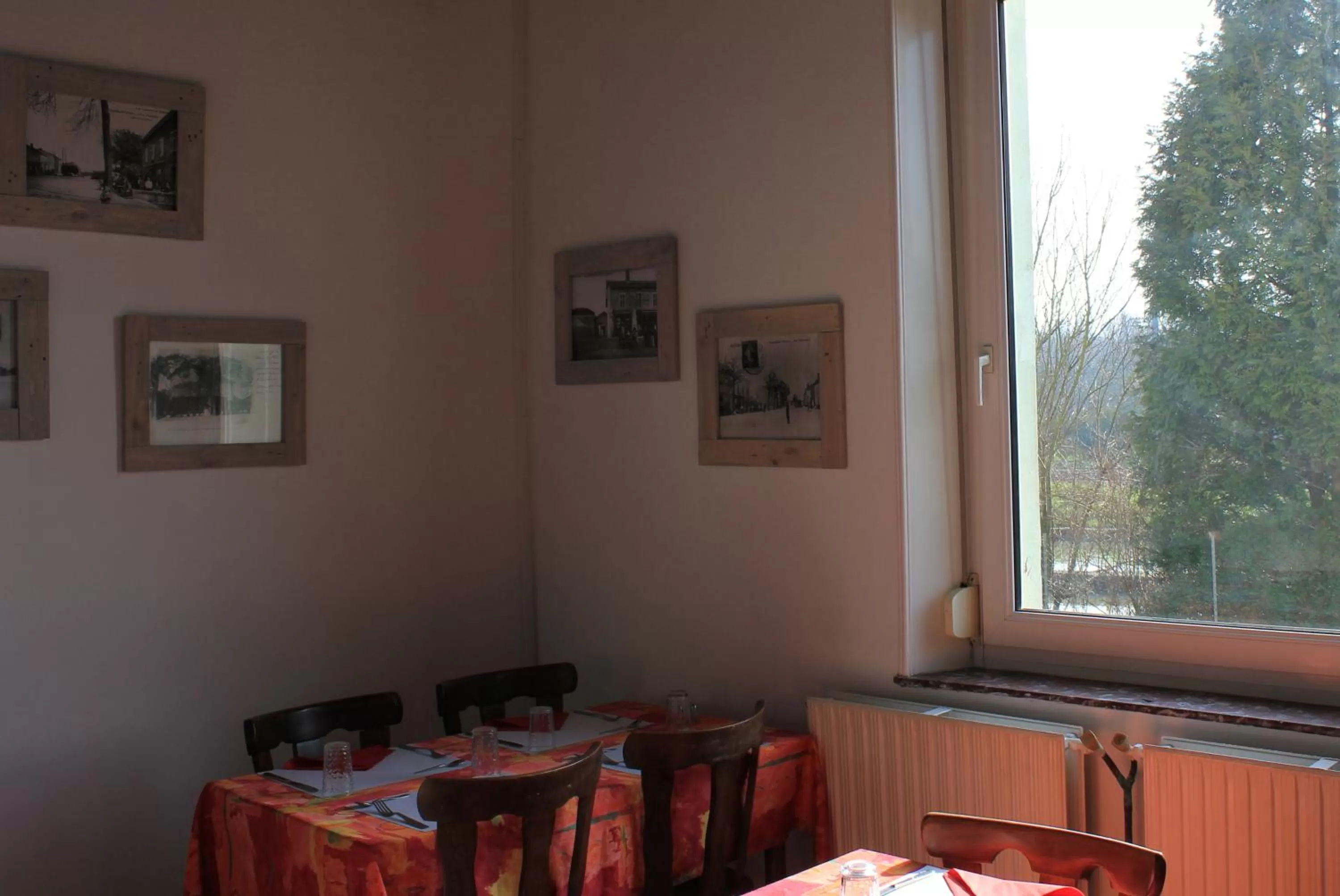 Restaurant/places to eat in L Etoile d'Argent