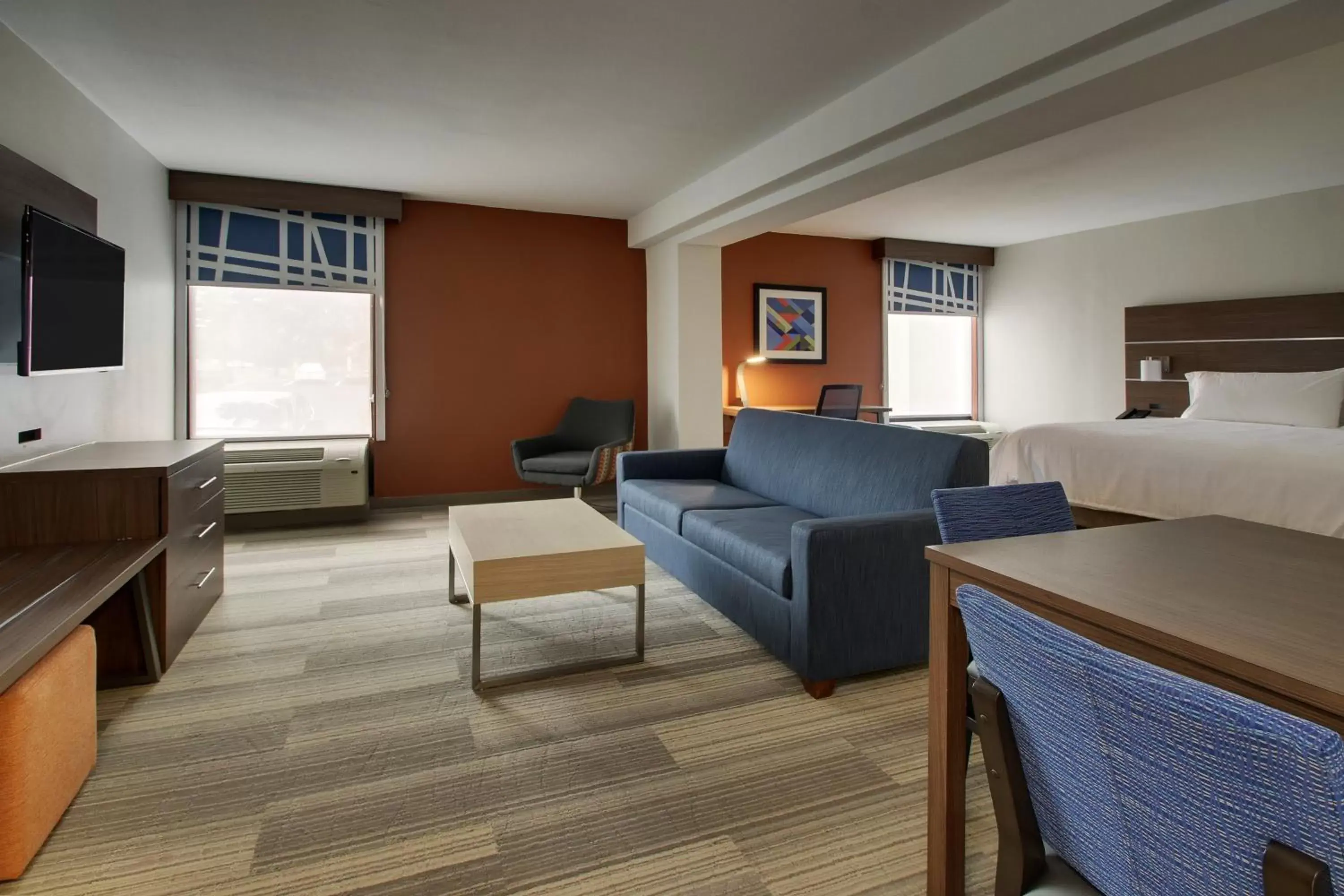 Photo of the whole room, Seating Area in Holiday Inn Express Voorhees/ Mt. Laurel, an IHG Hotel
