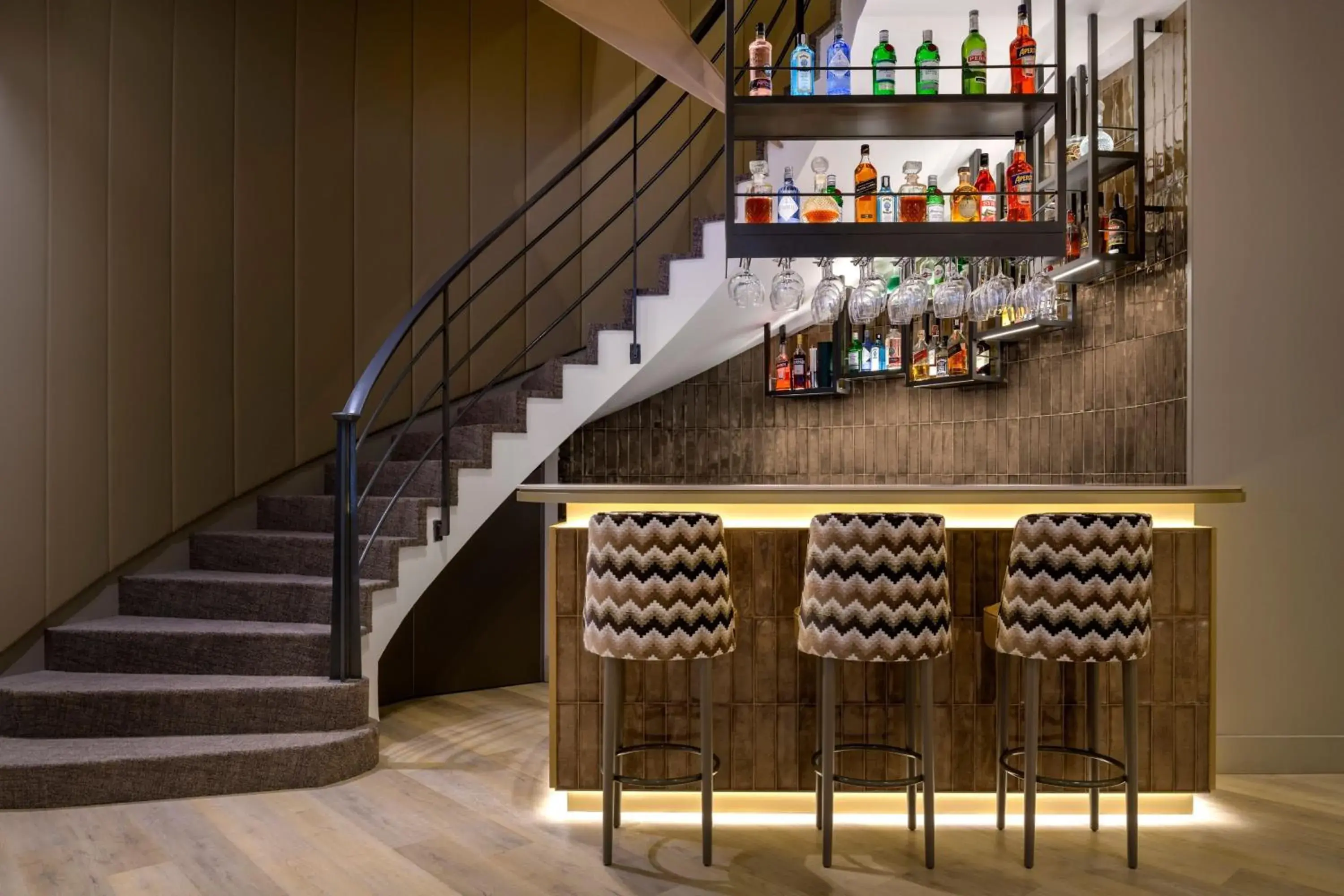 Lounge or bar in AC Hotel Carlton Madrid by Marriott