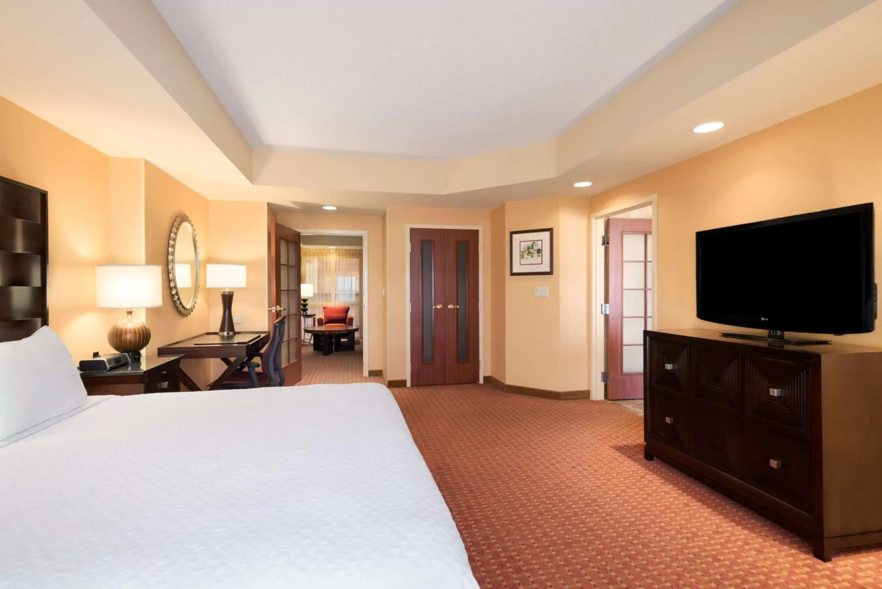 Bed, TV/Entertainment Center in Embassy Suites by Hilton Norman Hotel & Conference Center