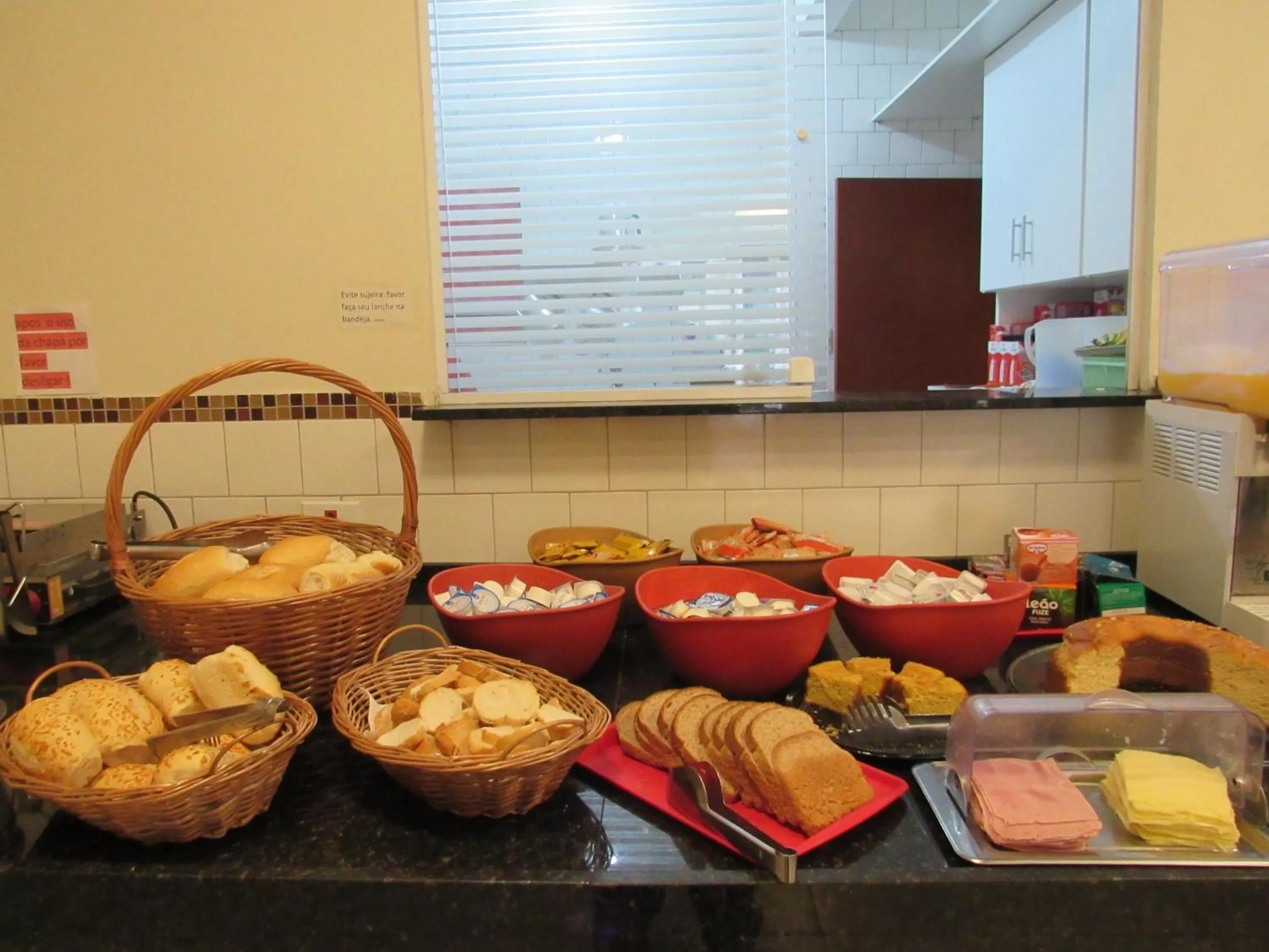 Breakfast in Hotel Neon - próximo a 25 de março, Bom Retiro e Brás, á 2min do mirante Sampa SKY e pista de skate Anhangabaú