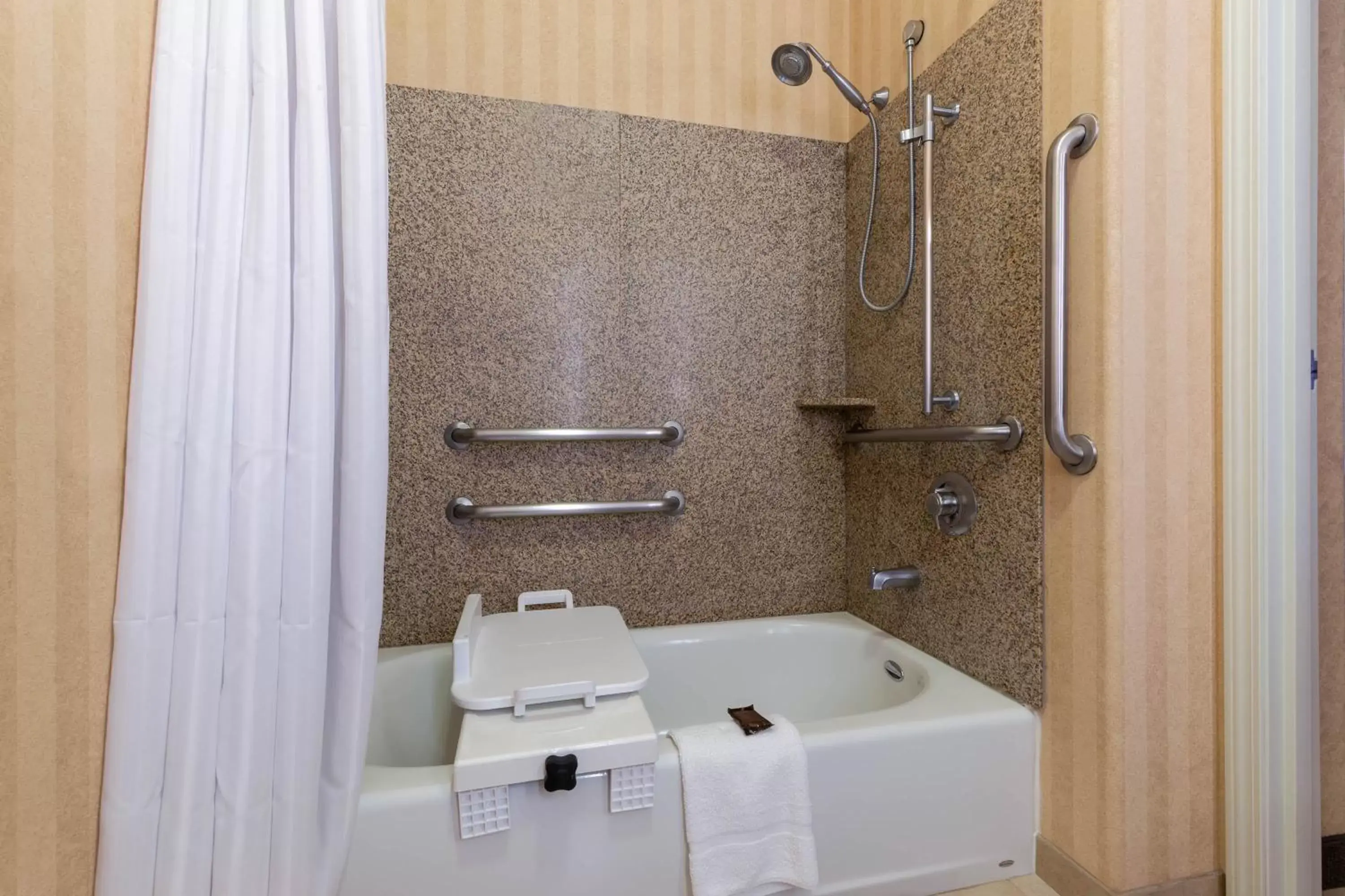 Shower, Bathroom in Wingate by Wyndham Moses Lake