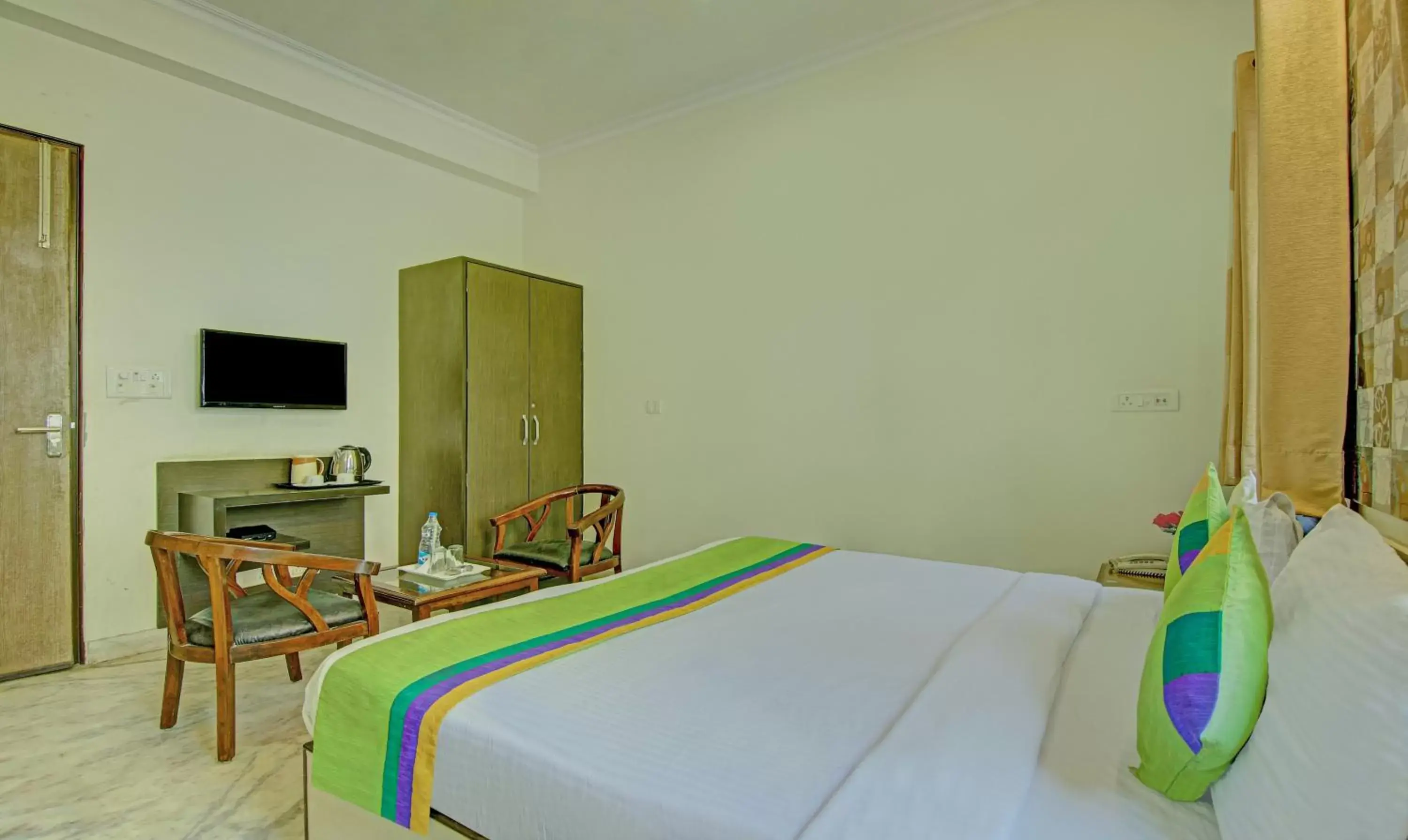 Bedroom, Bed in Itsy Hotels Swastika Inn Sector 26 Bedroom, Bed in Itsy Hotels Swastika Inn Sector 26
