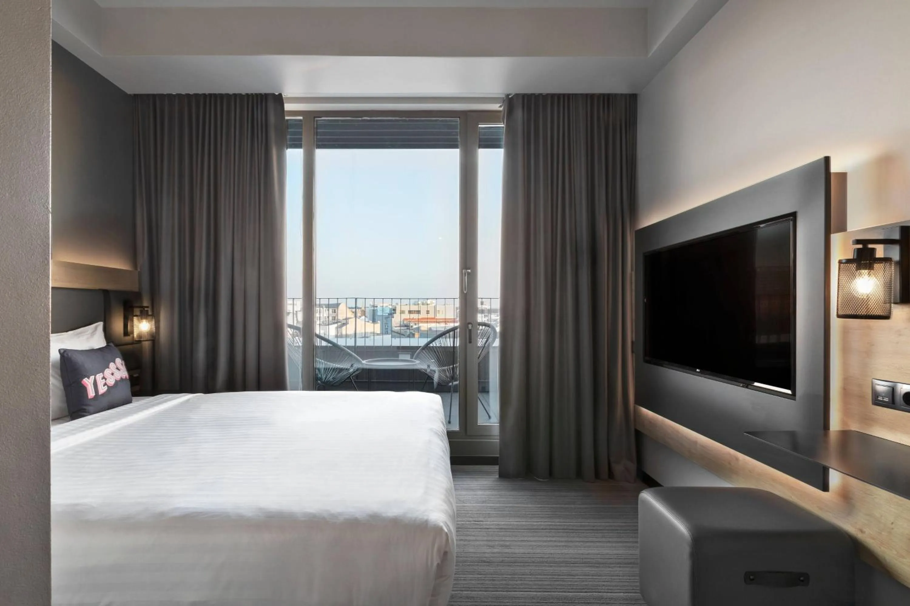 Photo of the whole room, Bed in Moxy Bucharest Old Town