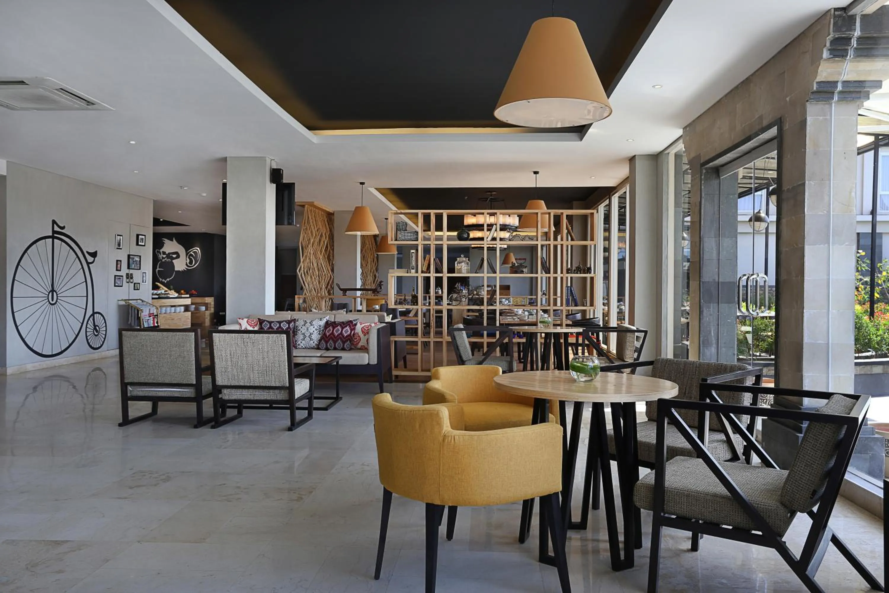 Lobby or reception, Lounge/Bar in Golden Tulip Essential Denpasar Hotel