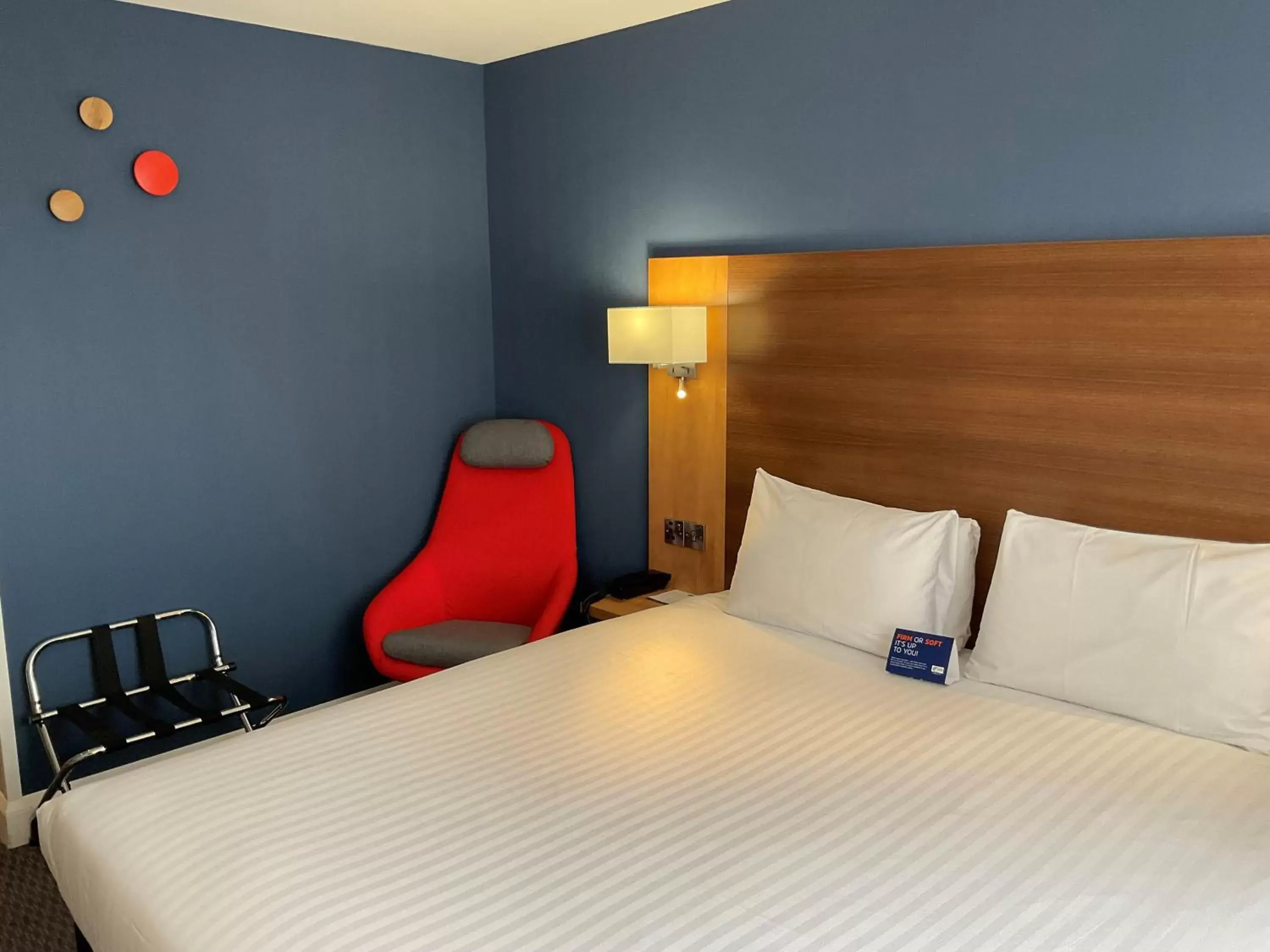 Bedroom, Bed in Holiday Inn Express Nuneaton, an IHG Hotel