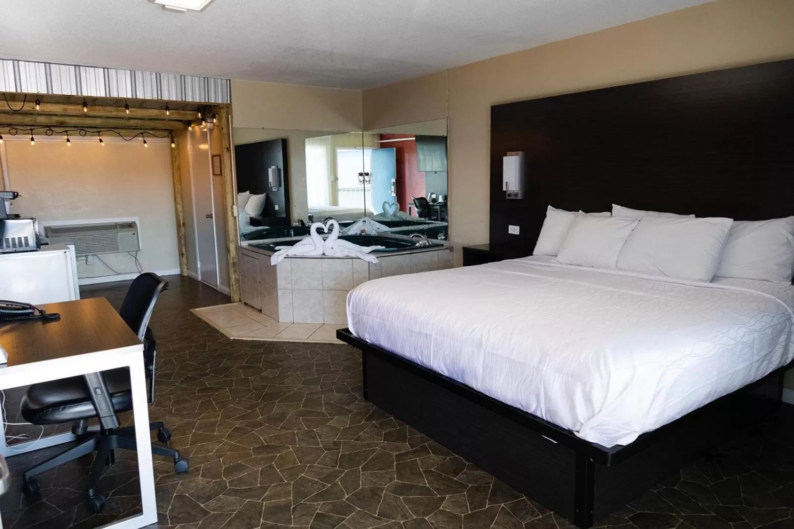 Photo of the whole room, Bed in Envi Boutique Hotel Henderson-Evansville South