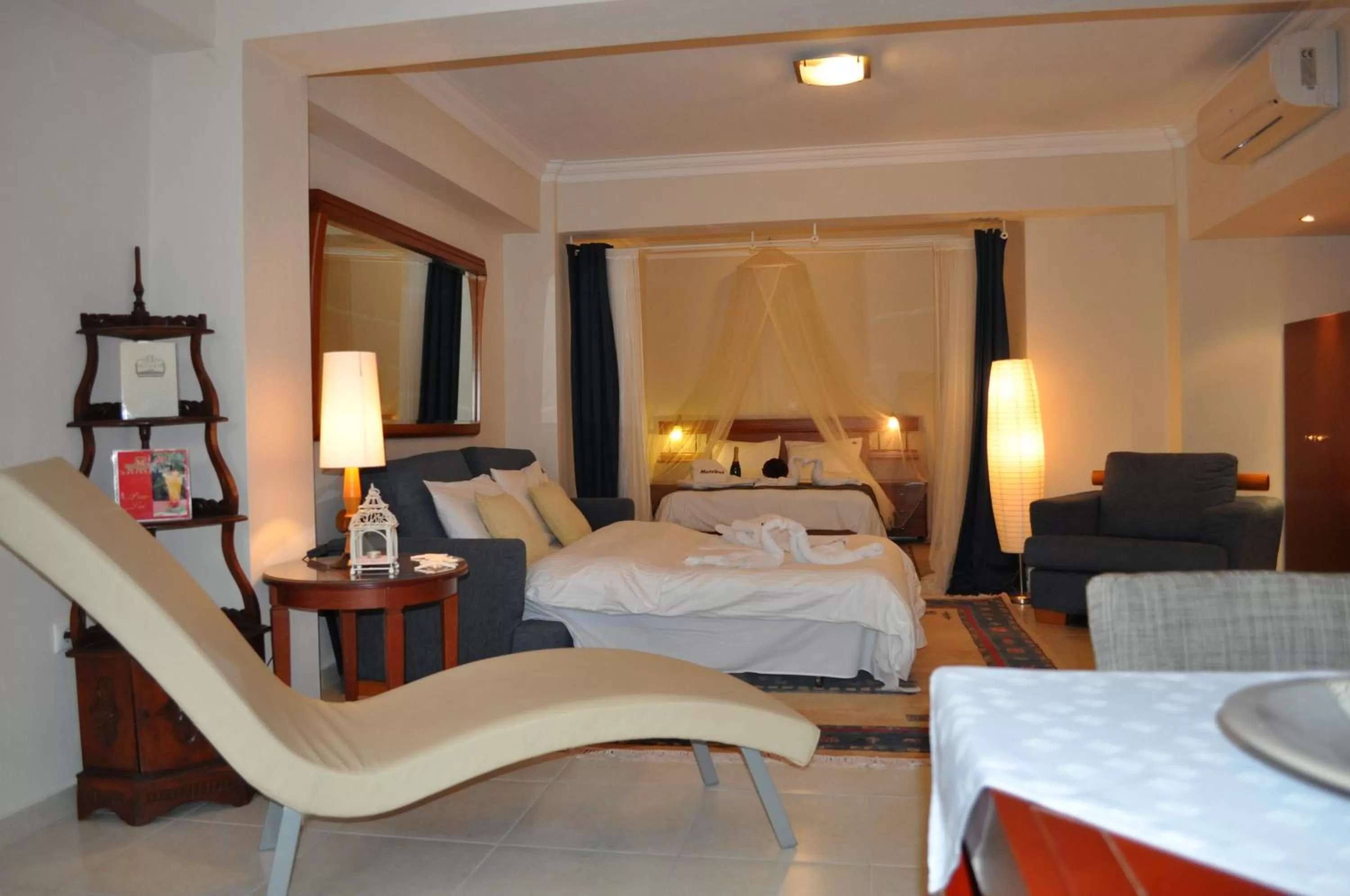 Big Family Room in Metsikas Residence