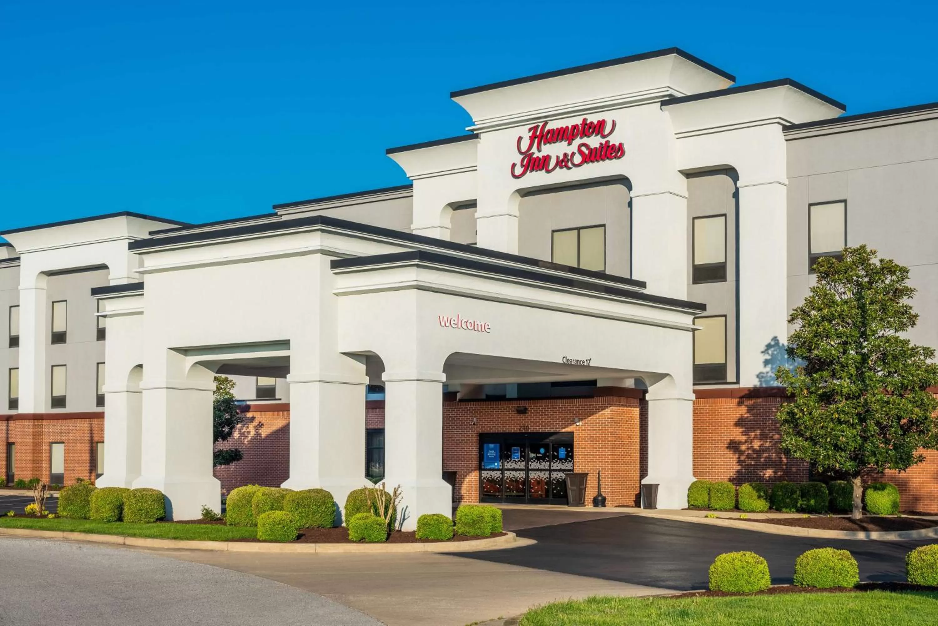 Property building in Hampton Inn & Suites Hopkinsville