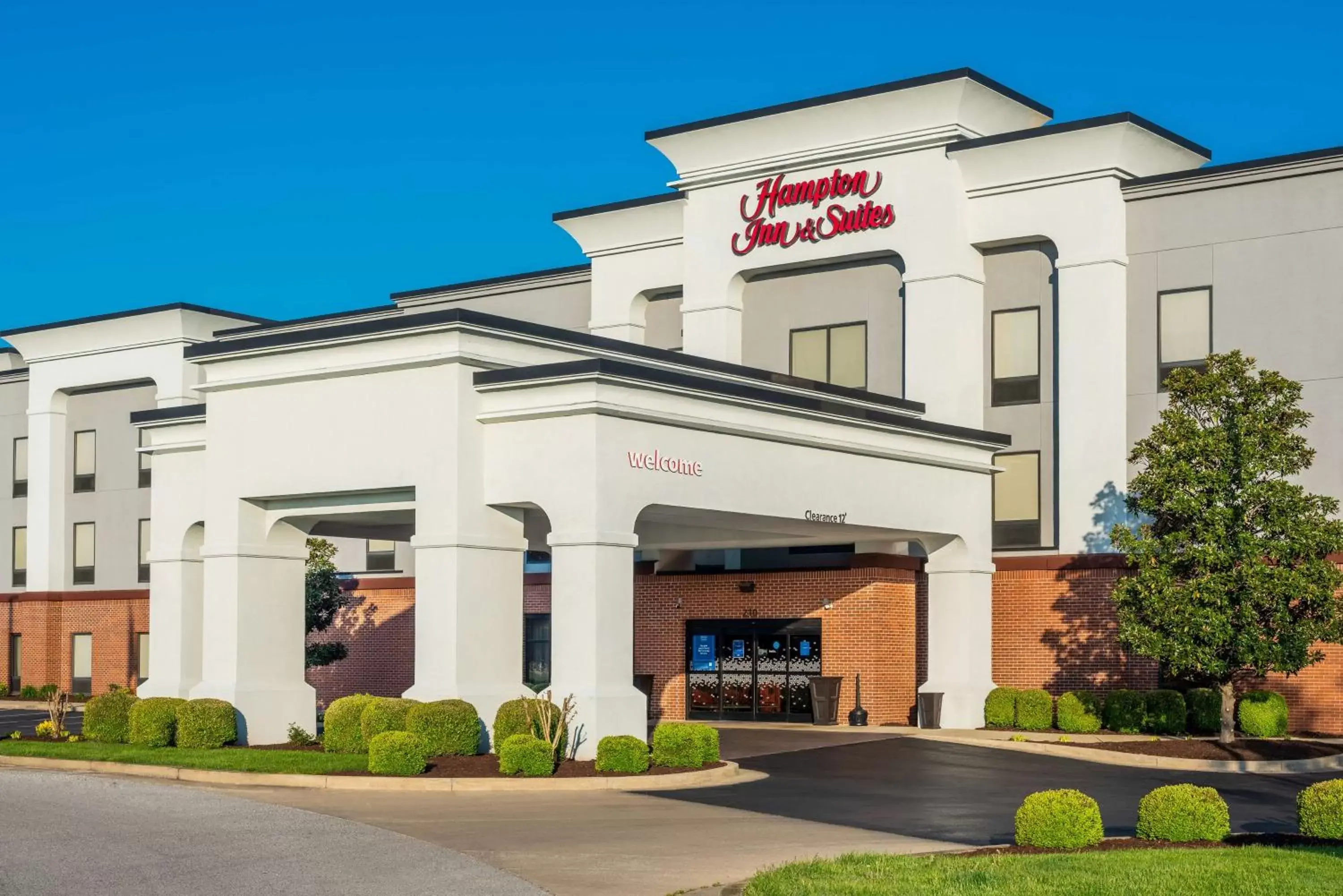 Property building in Hampton Inn & Suites Hopkinsville Property building in Hampton Inn & Suites Hopkinsville