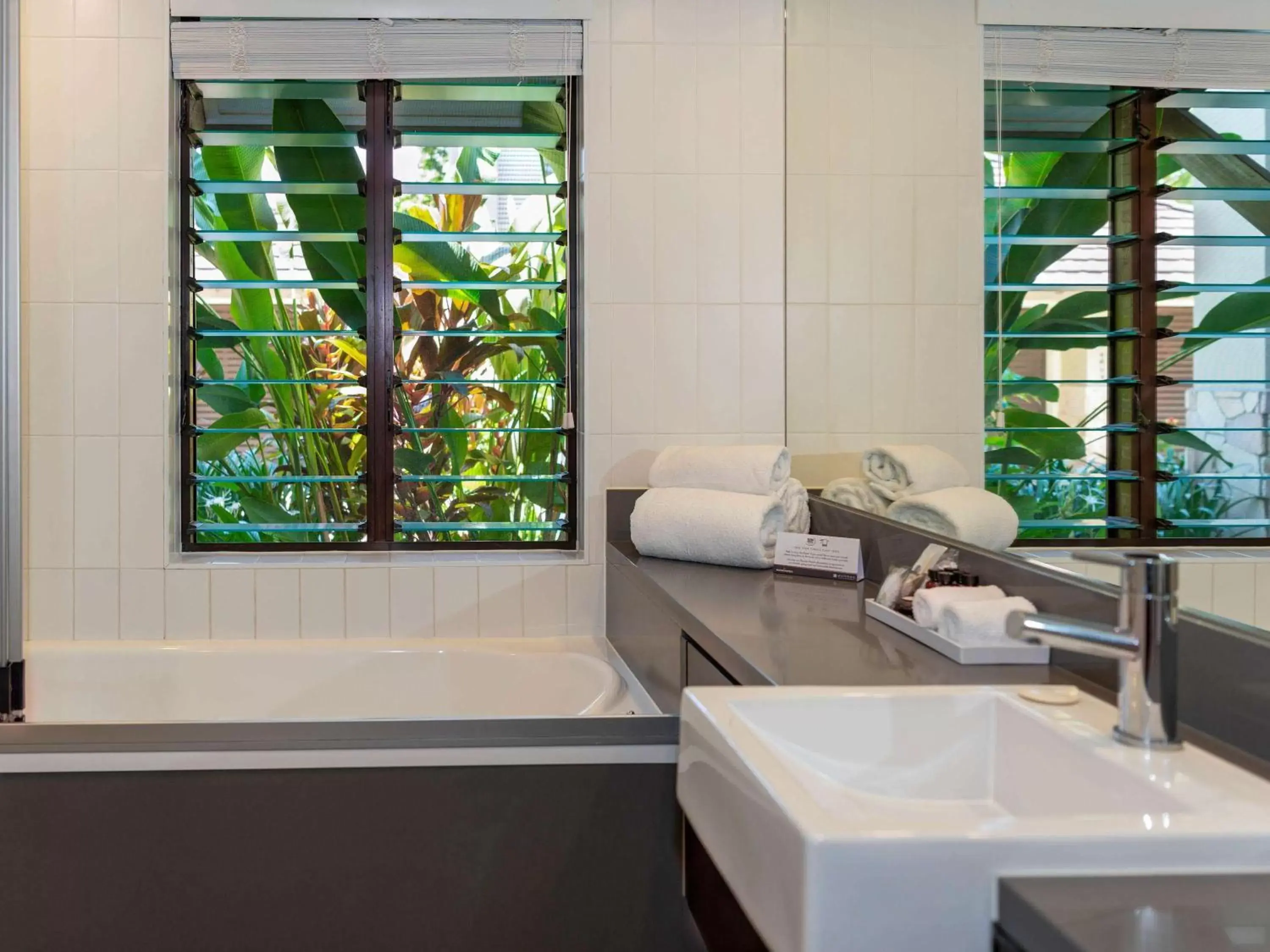 Bathroom in Pullman Port Douglas Sea Temple Resort and Spa