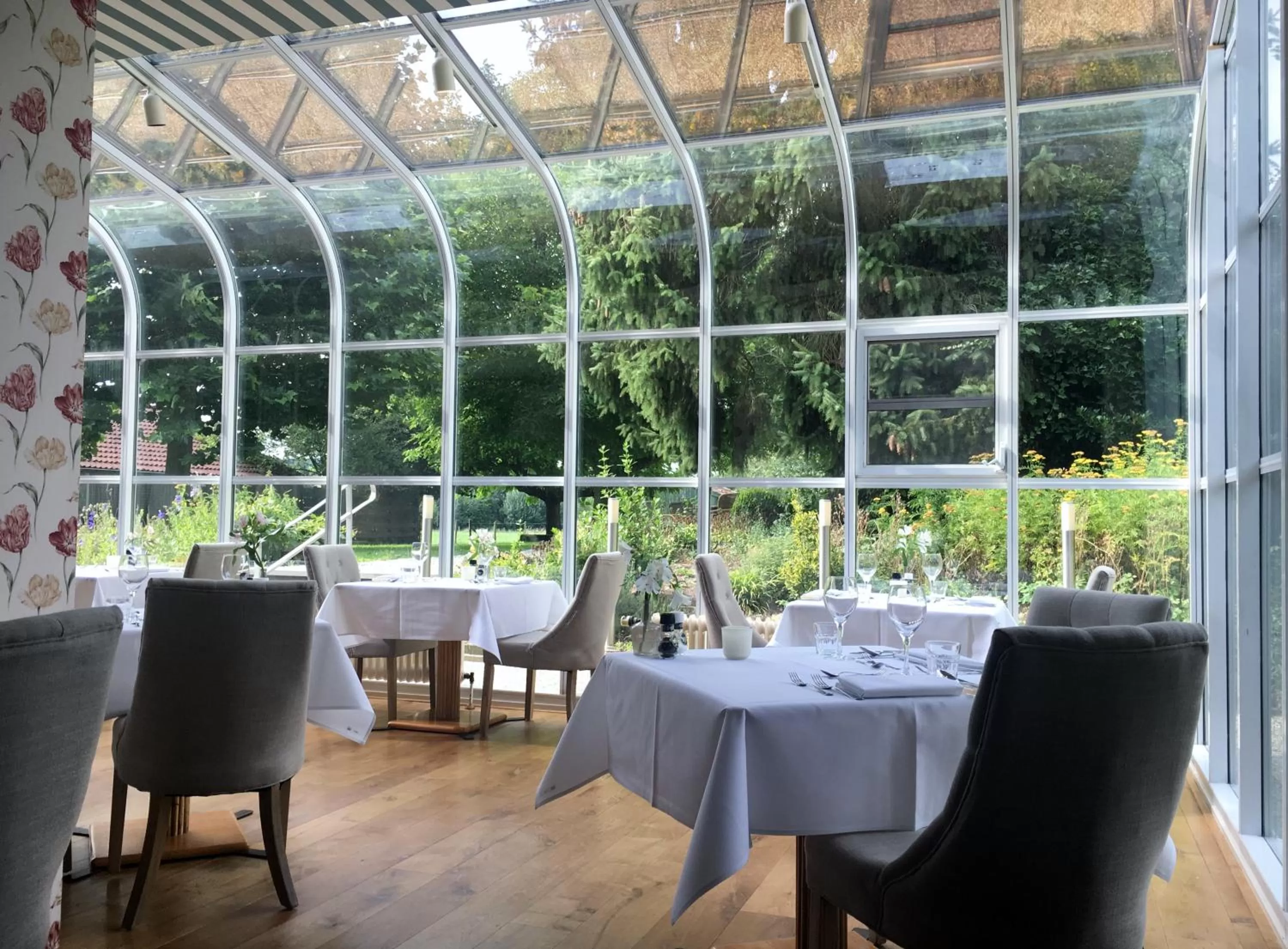 Restaurant/places to eat in Hotel Brull