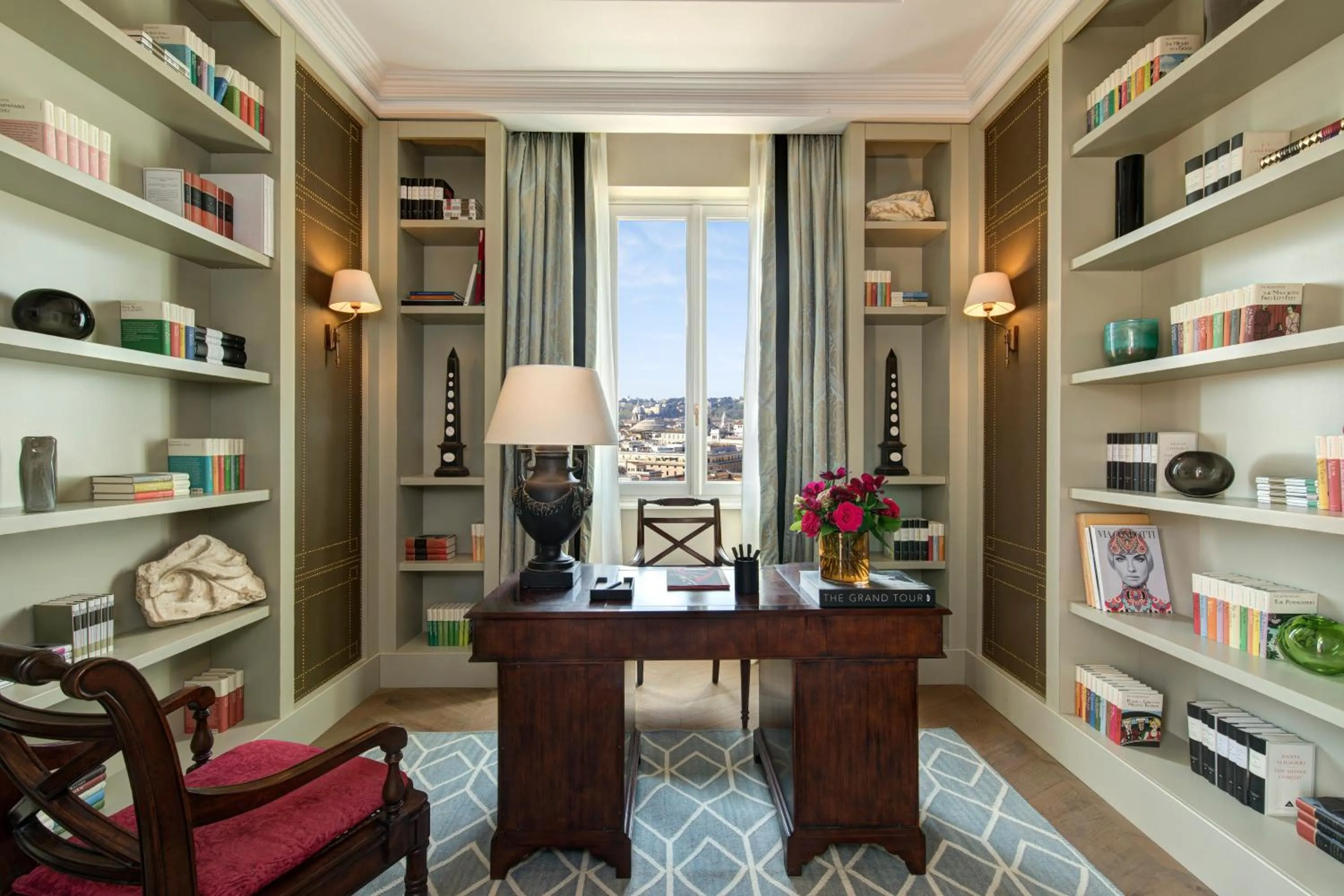 Library in Rocco Forte Hotel De La Ville