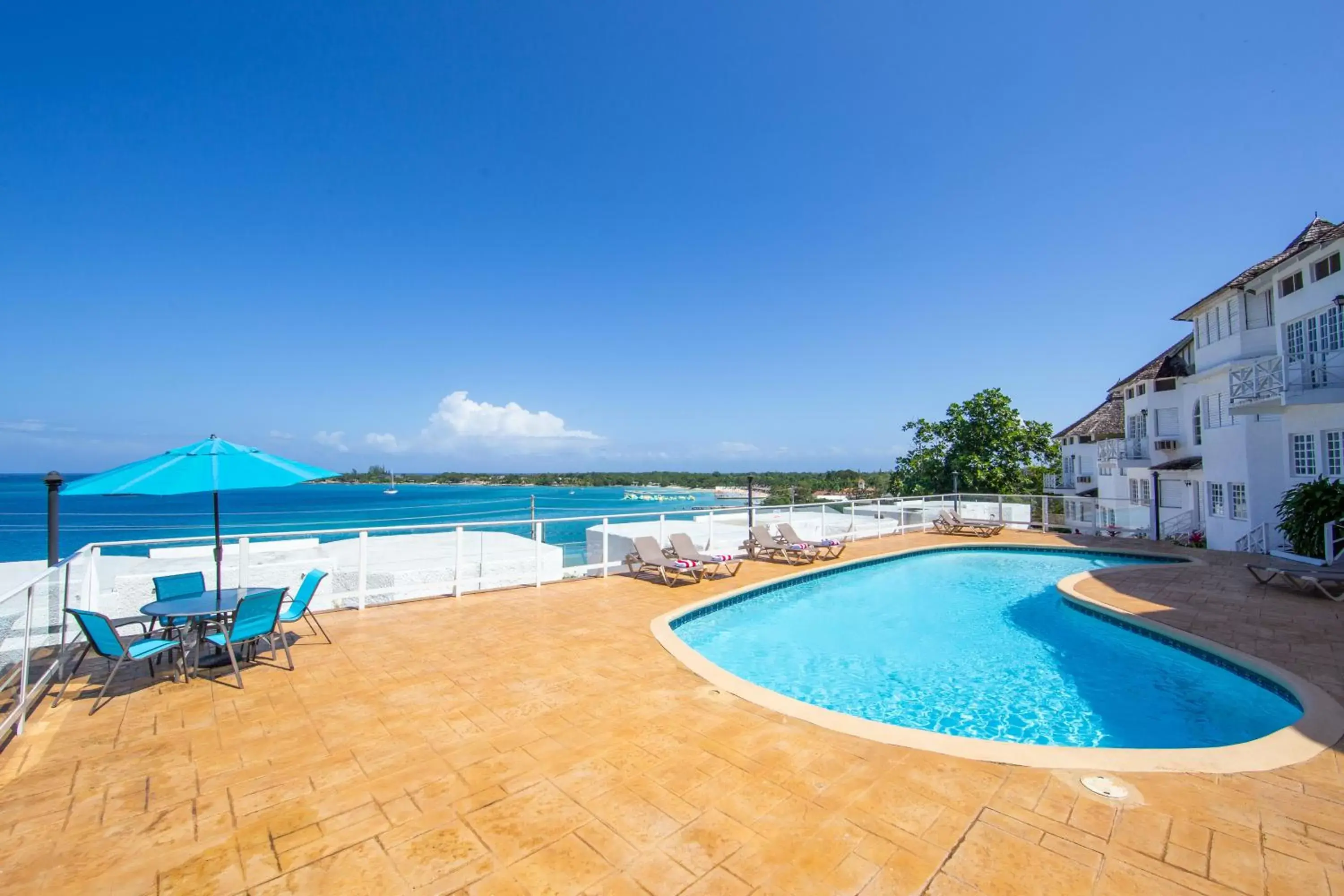 Pool view, Swimming Pool in Luxe Beach Resort