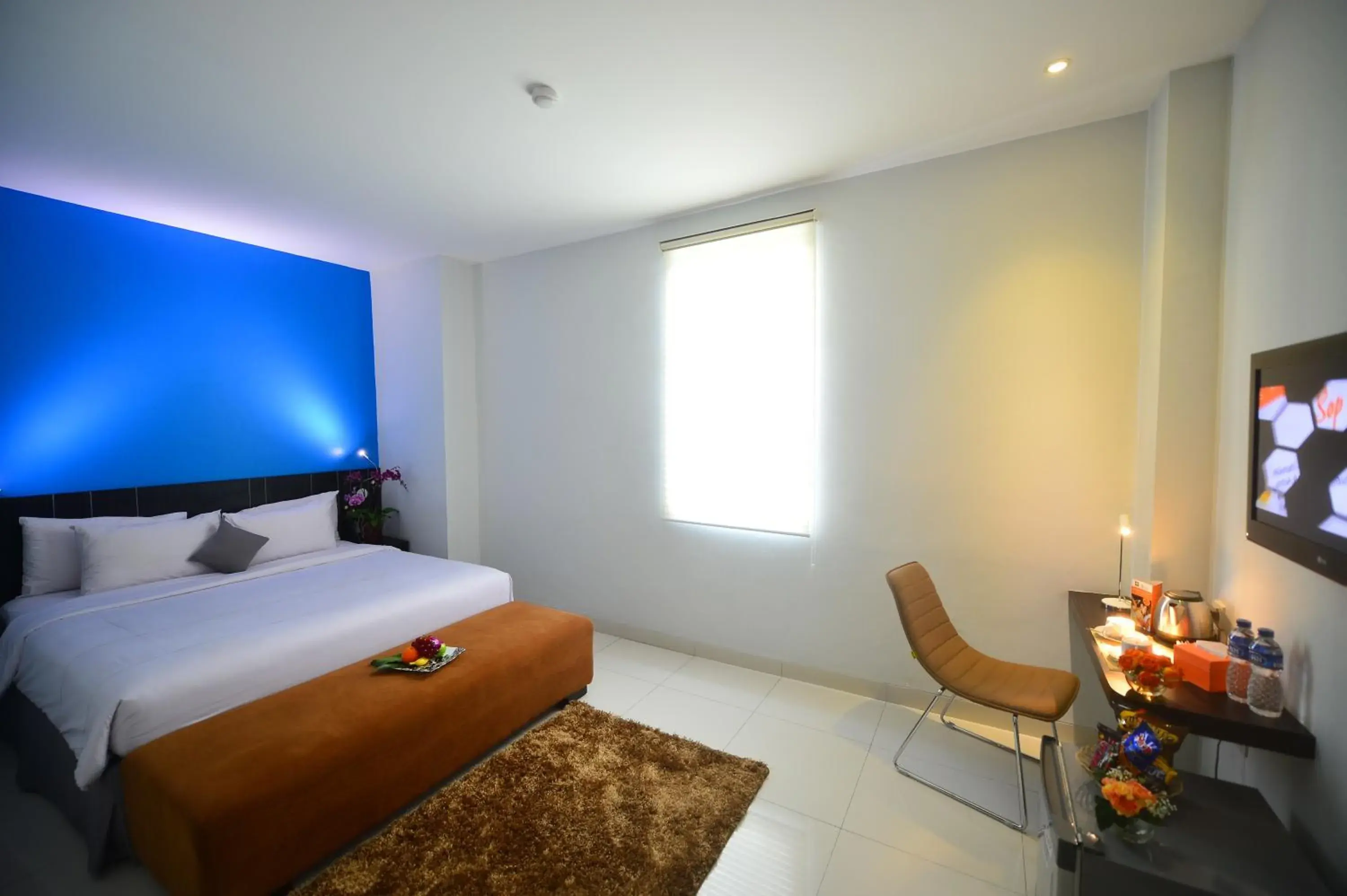 TV and multimedia, TV/Entertainment Center in J Hotel - Bandara Soekarno Hatta