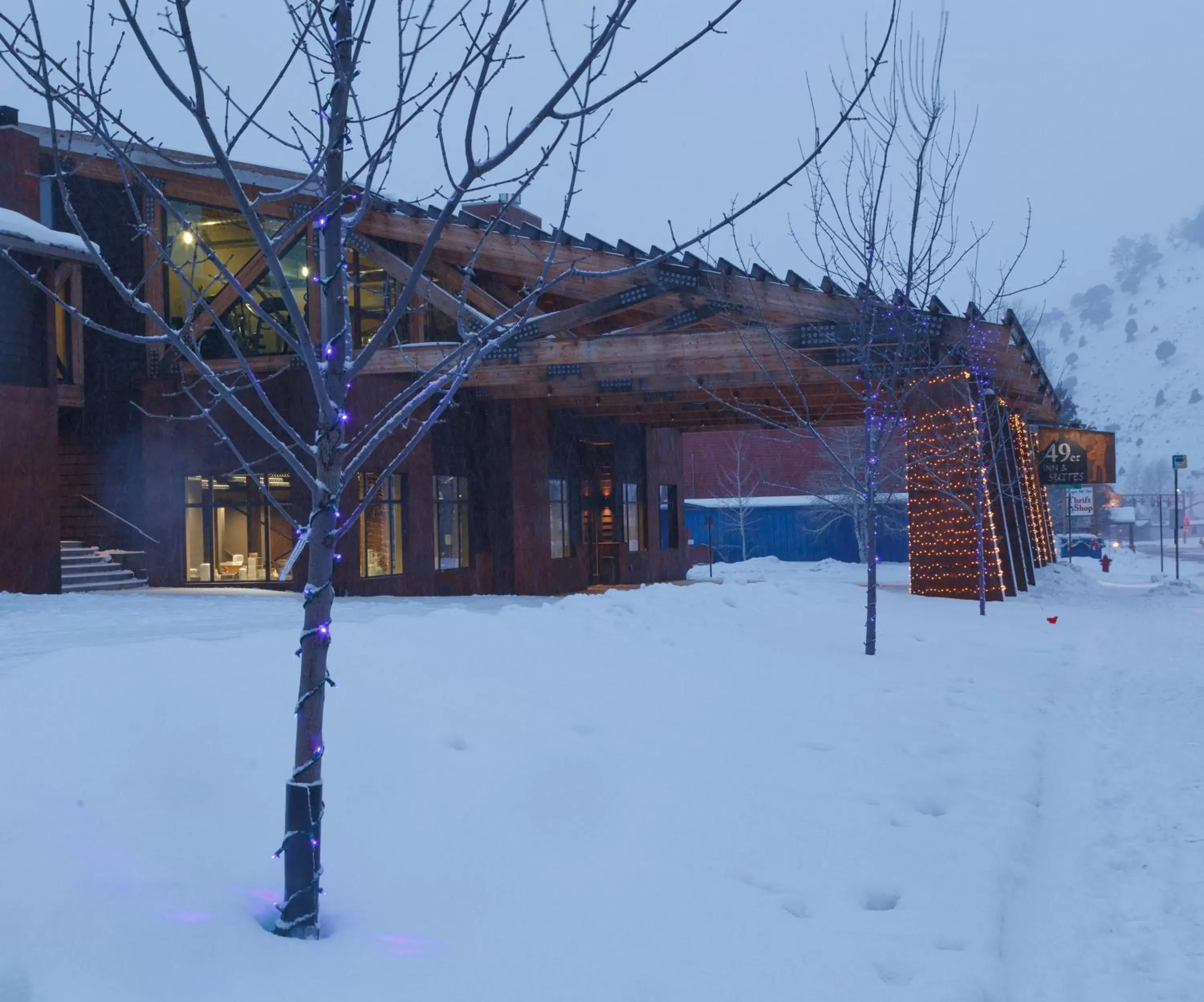 Facade/entrance, Winter in 49'er Inn & Suites