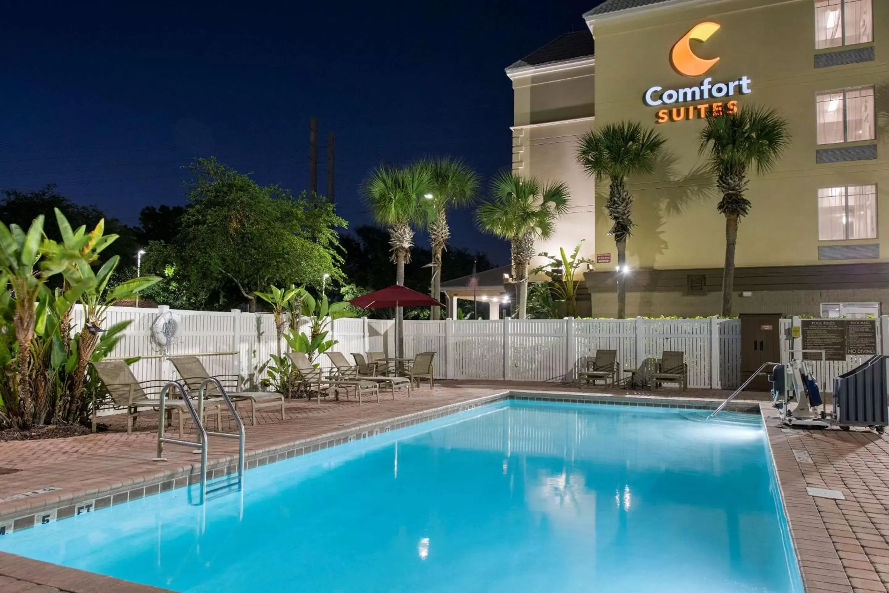 Activities, Property Building in Comfort Suites Near Universal Orlando Resort