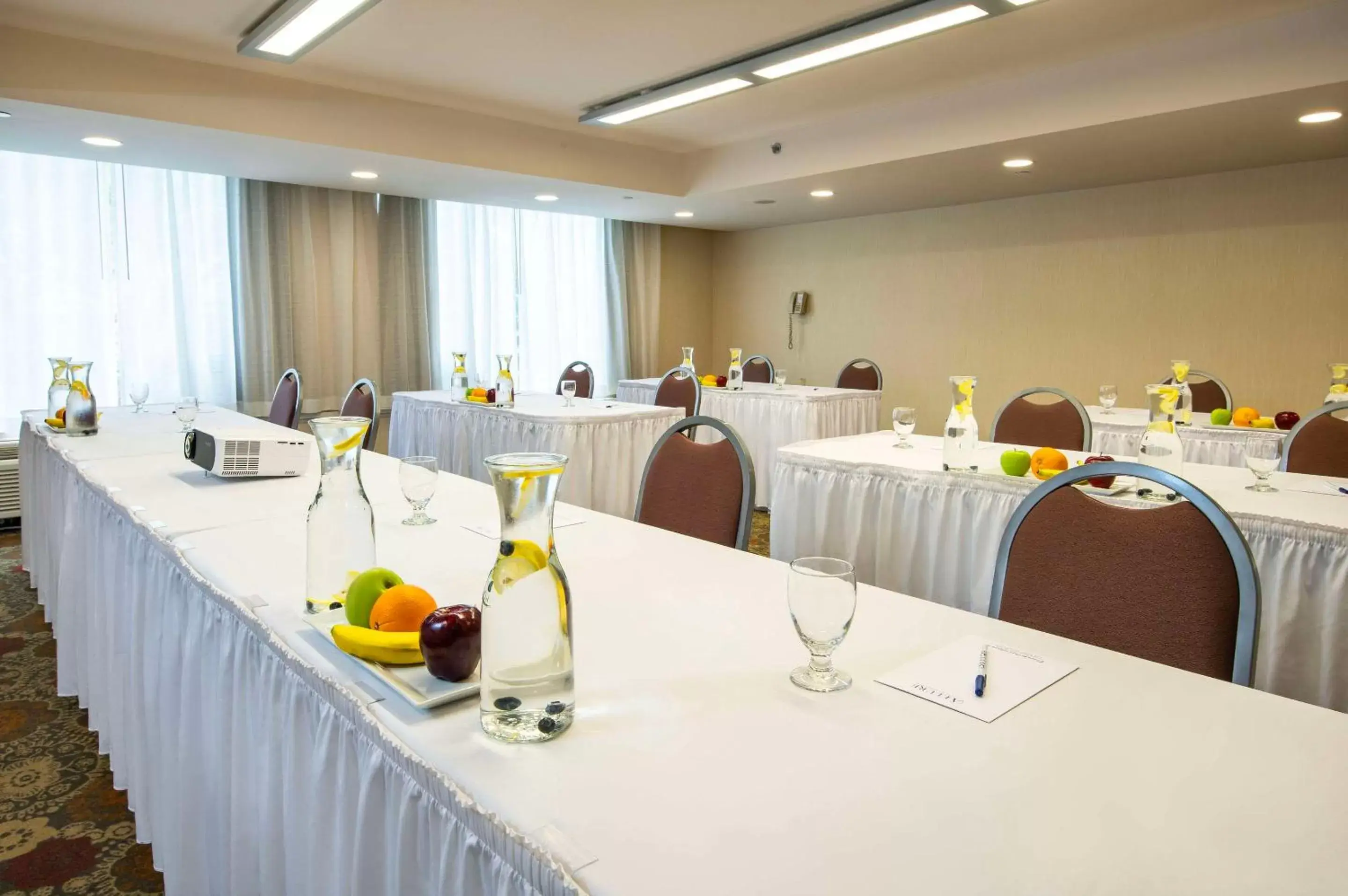 Meeting/conference room in Allure Hotel & Conference Centre, Ascend Hotel Collection