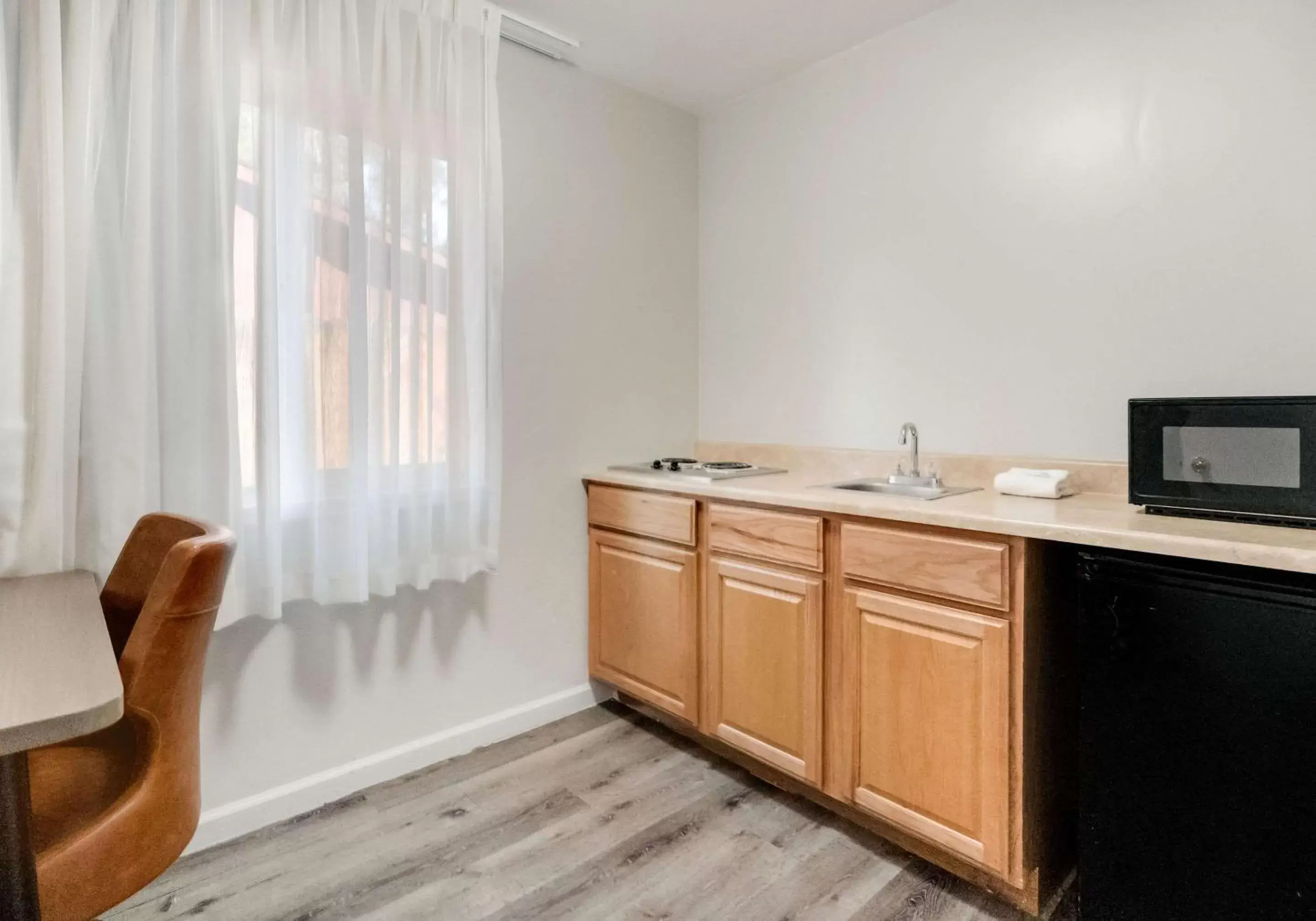 Photo of the whole room, Kitchen/Kitchenette in Quality Inn South Lake Tahoe