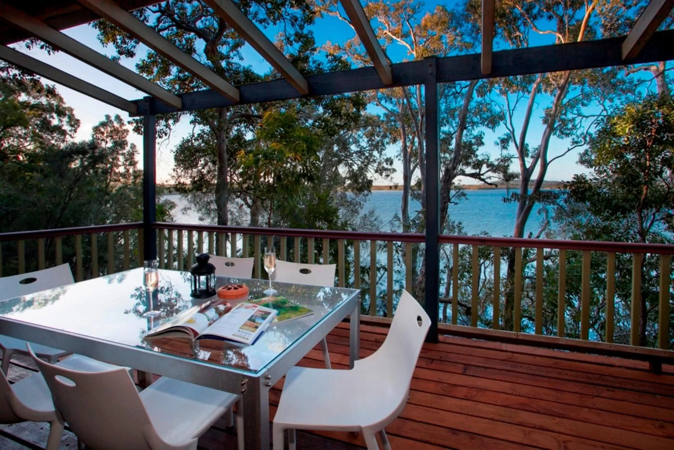 Deluxe Cottage in Eumarella Shores Noosa Lake Retreat