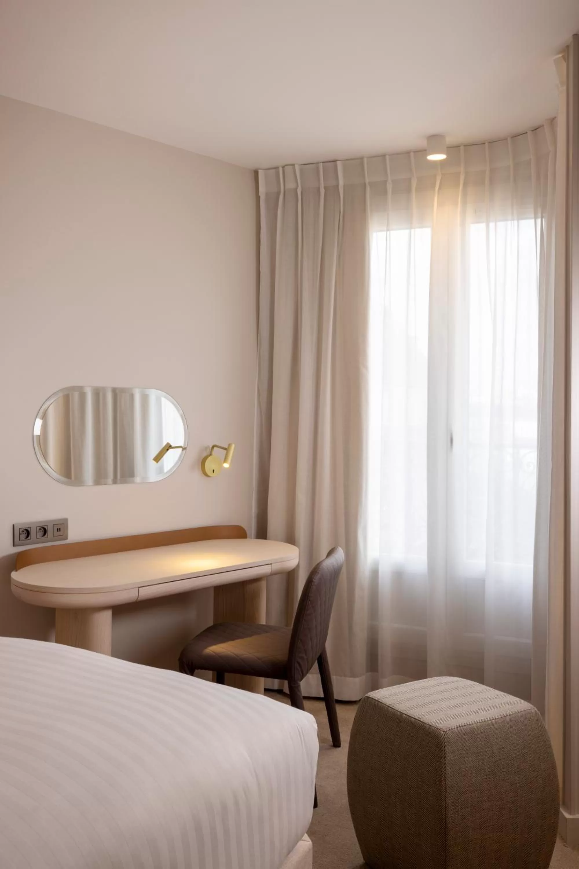 Bedroom, Bed in Hôtel Beige