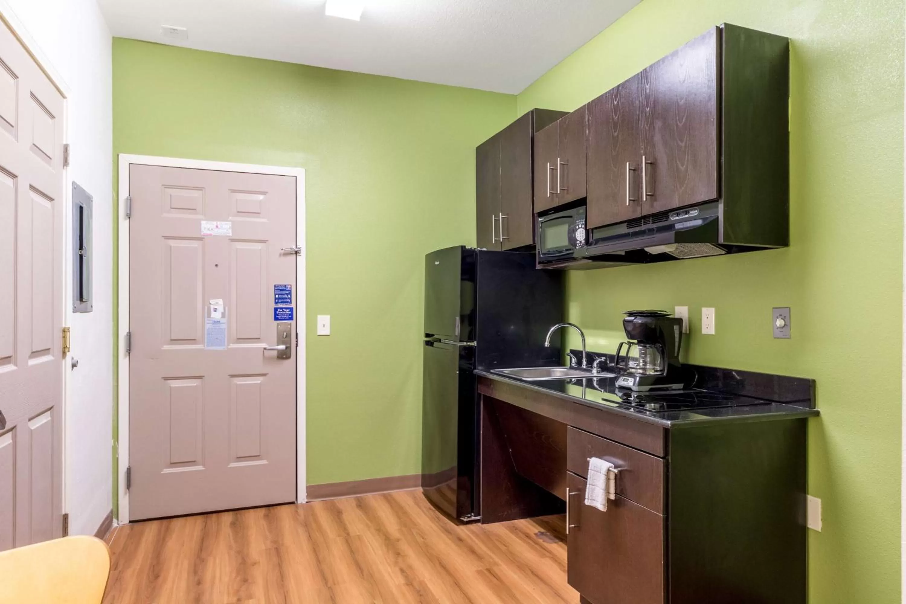 Kitchen or kitchenette in Super 8 by Wyndham Kenedy