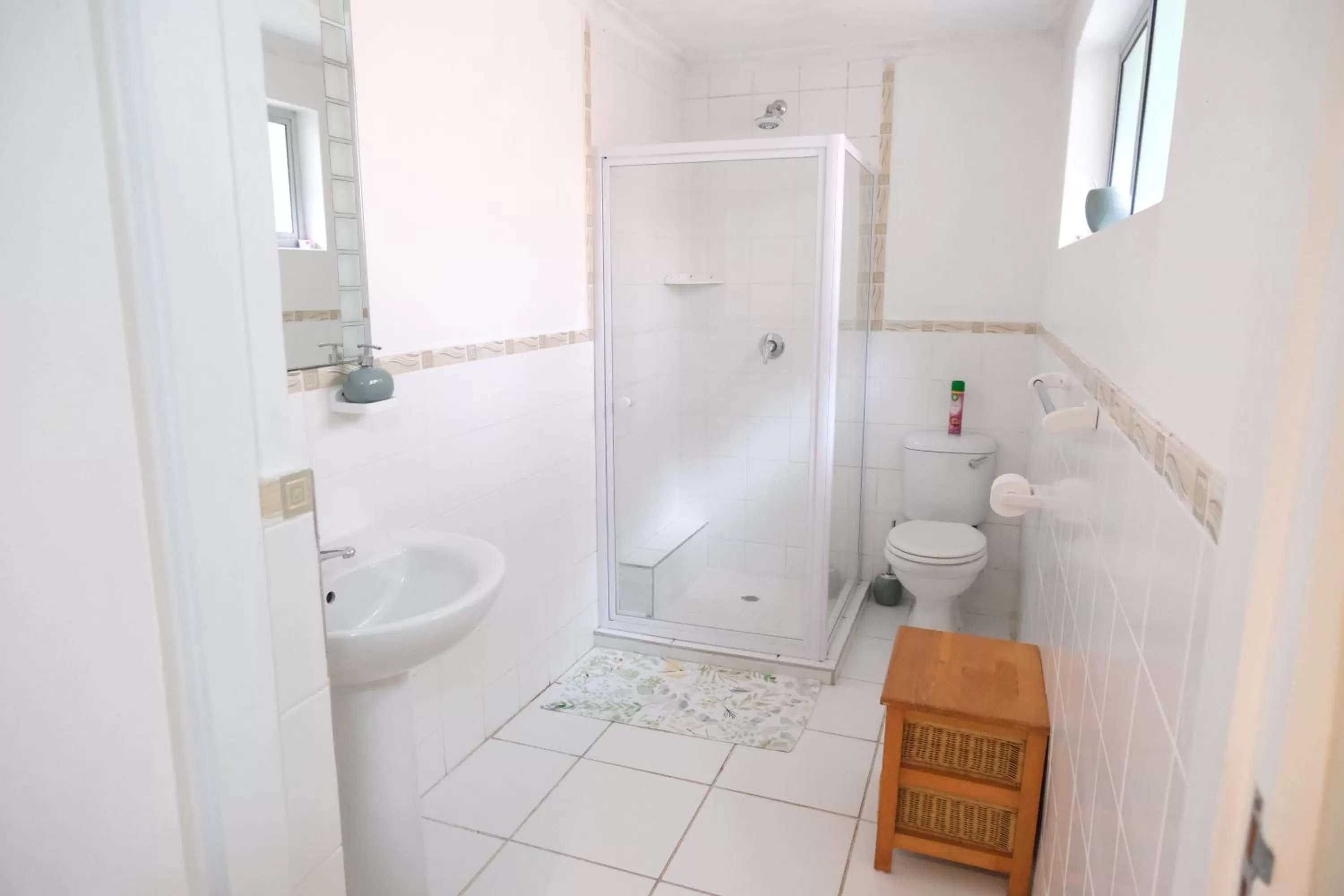 Bathroom in The Whitehouse Bed and Breakfast